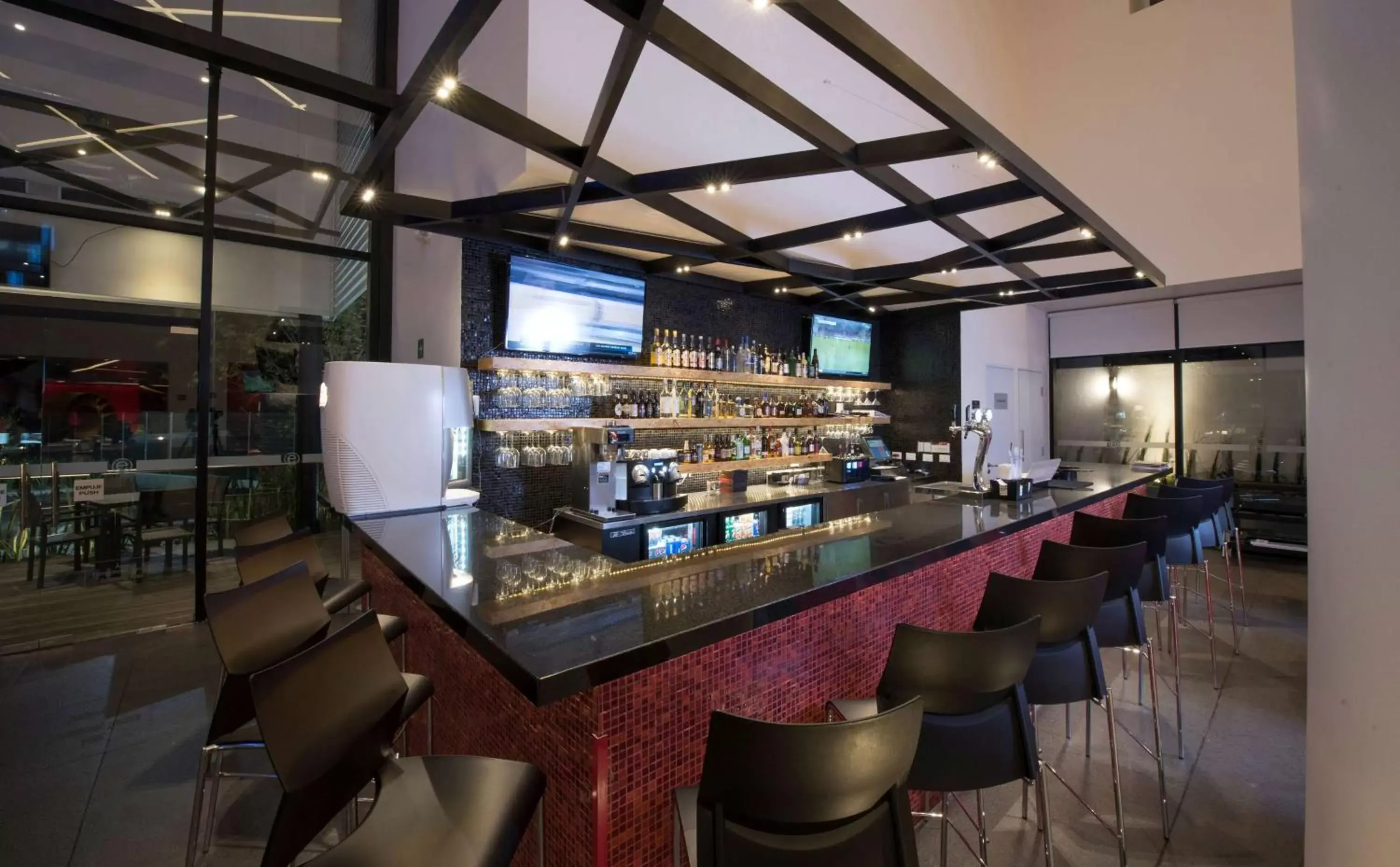 Lounge or bar, Lounge/Bar in Ramada Encore by Wyndham San Luis Potosi