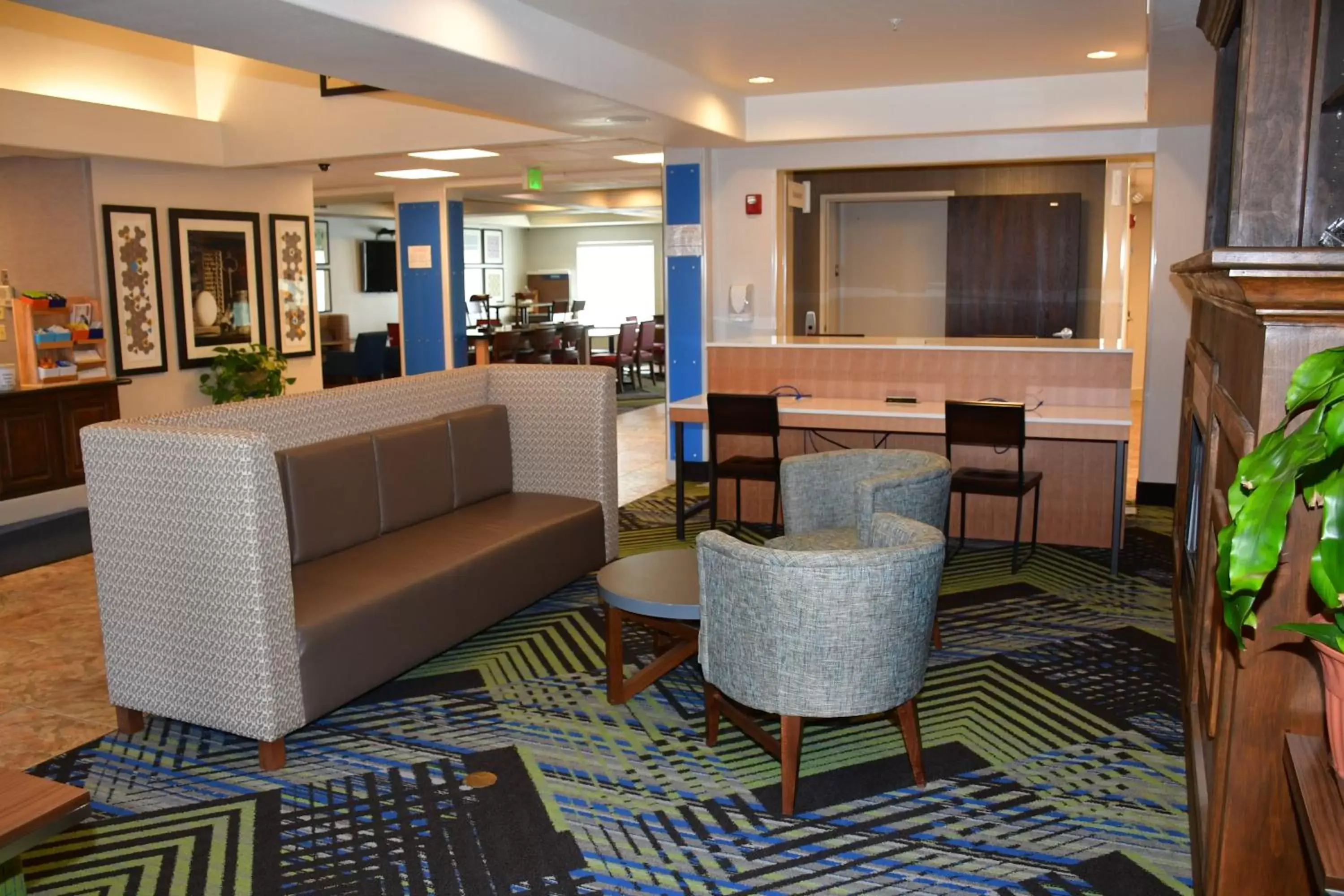 Property building, Lobby/Reception in Holiday Inn Express Hotel & Suites Evanston, an IHG Hotel