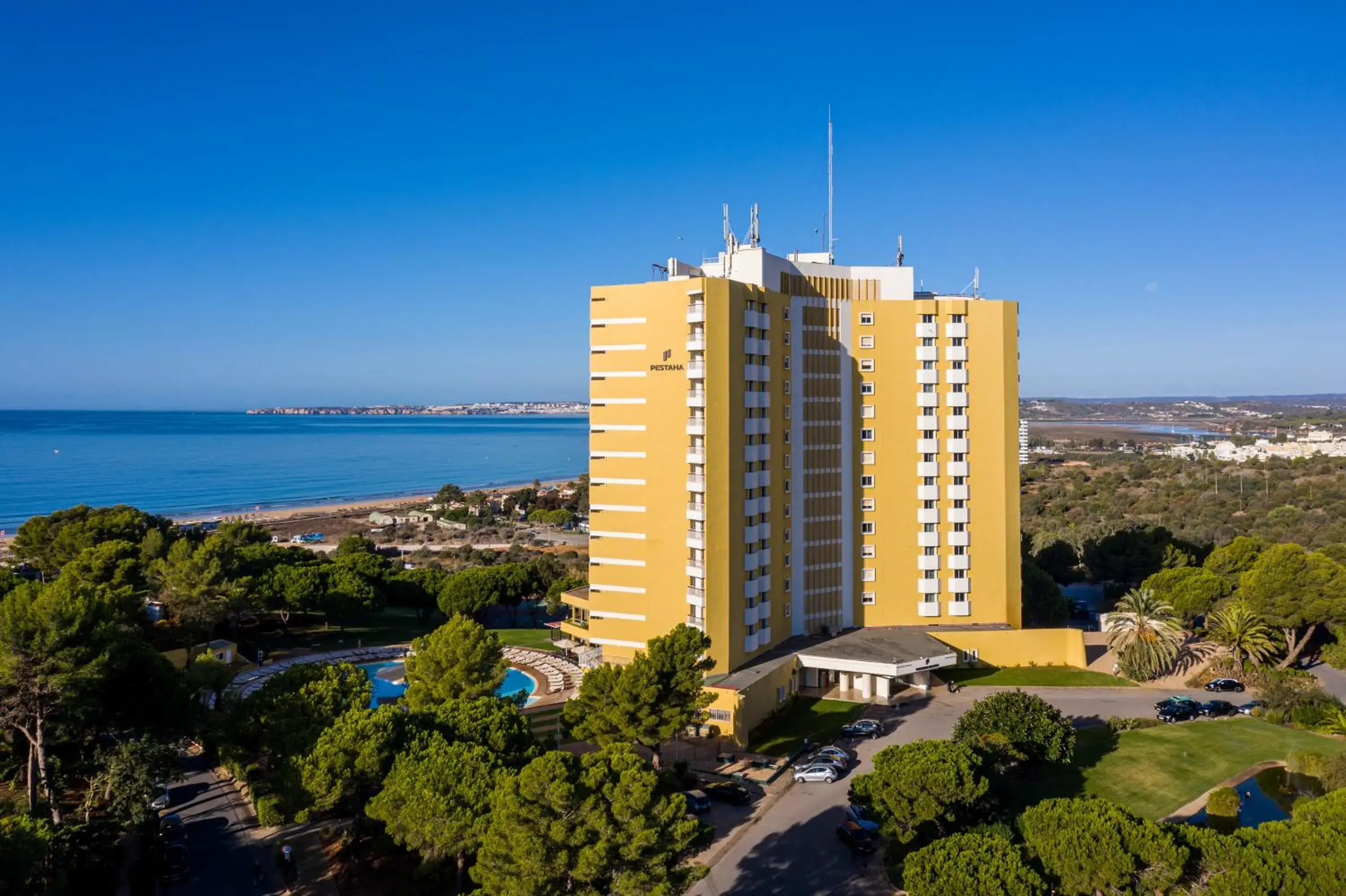 Property building, Bird's-eye View in Pestana Delfim Beach & Golf Hotel