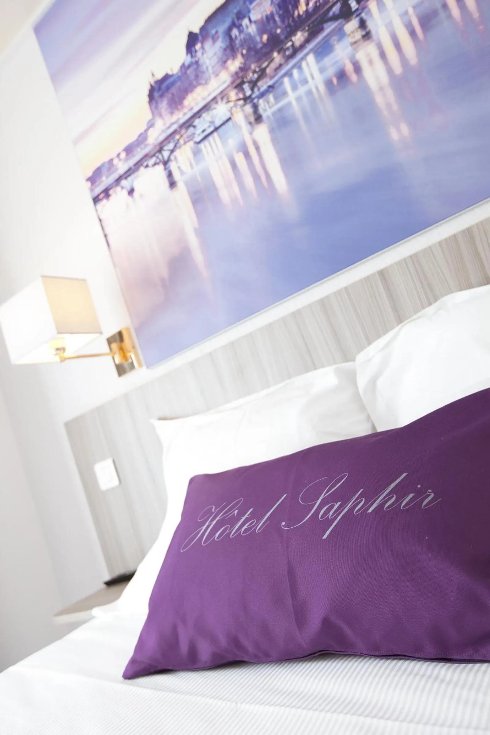 Bed in Saphir Grenelle