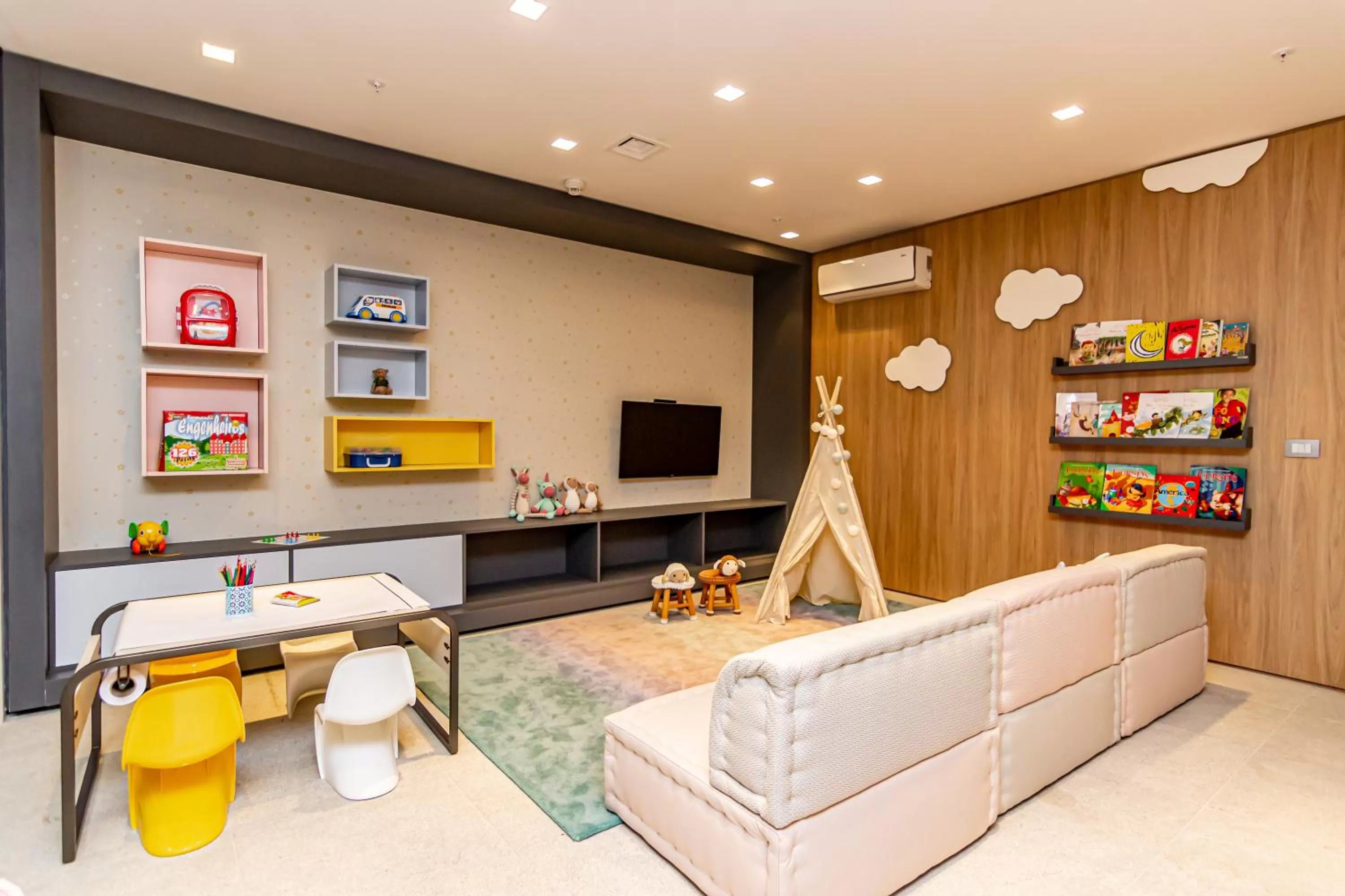 Communal lounge/ TV room in Mercure Itajai Navegantes