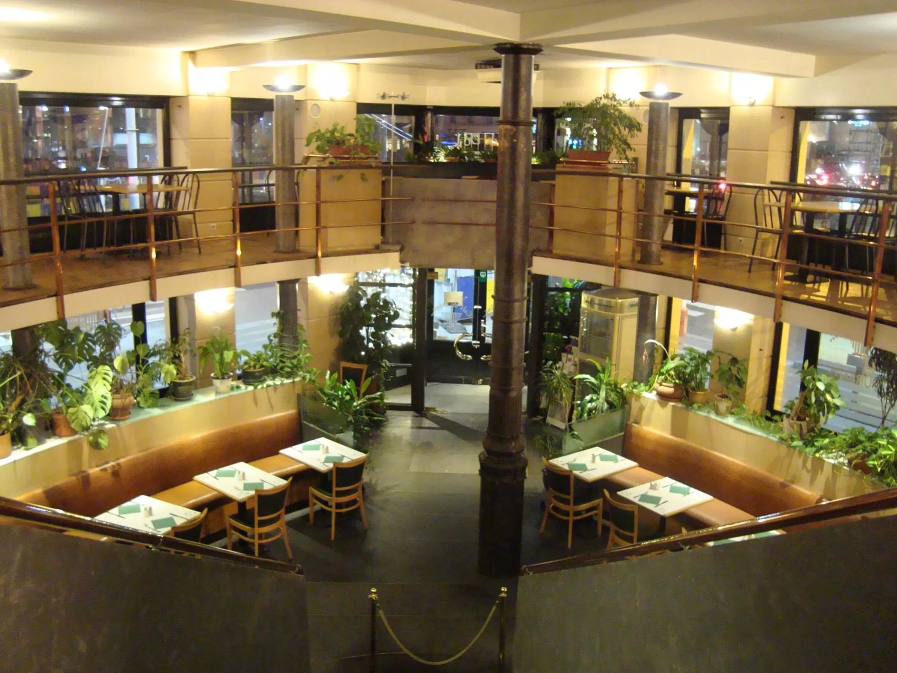 Restaurant/places to eat in Hotel Le Dome