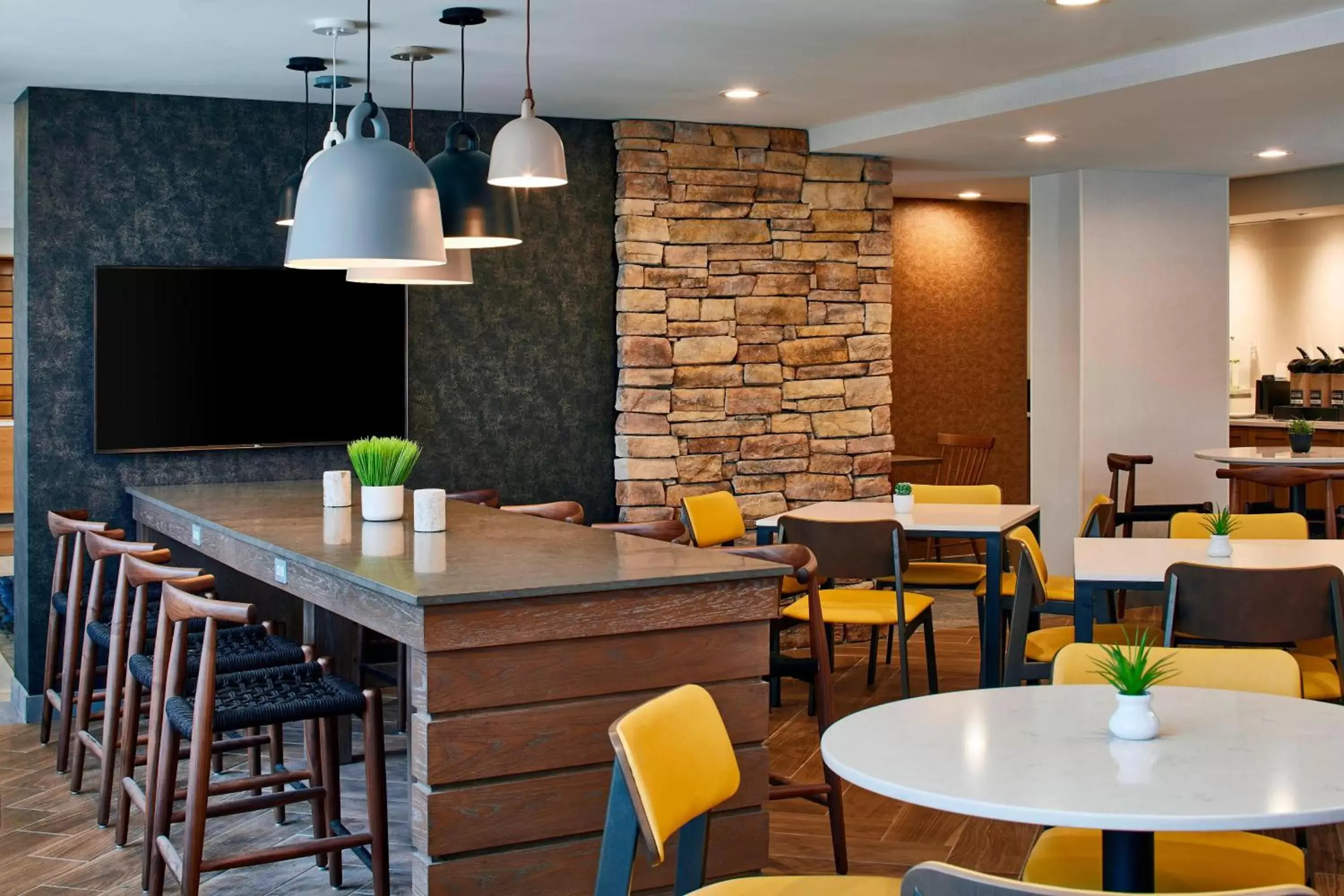 Restaurant/Places to Eat in Fairfield Inn & Suites by Marriott Albany Airport