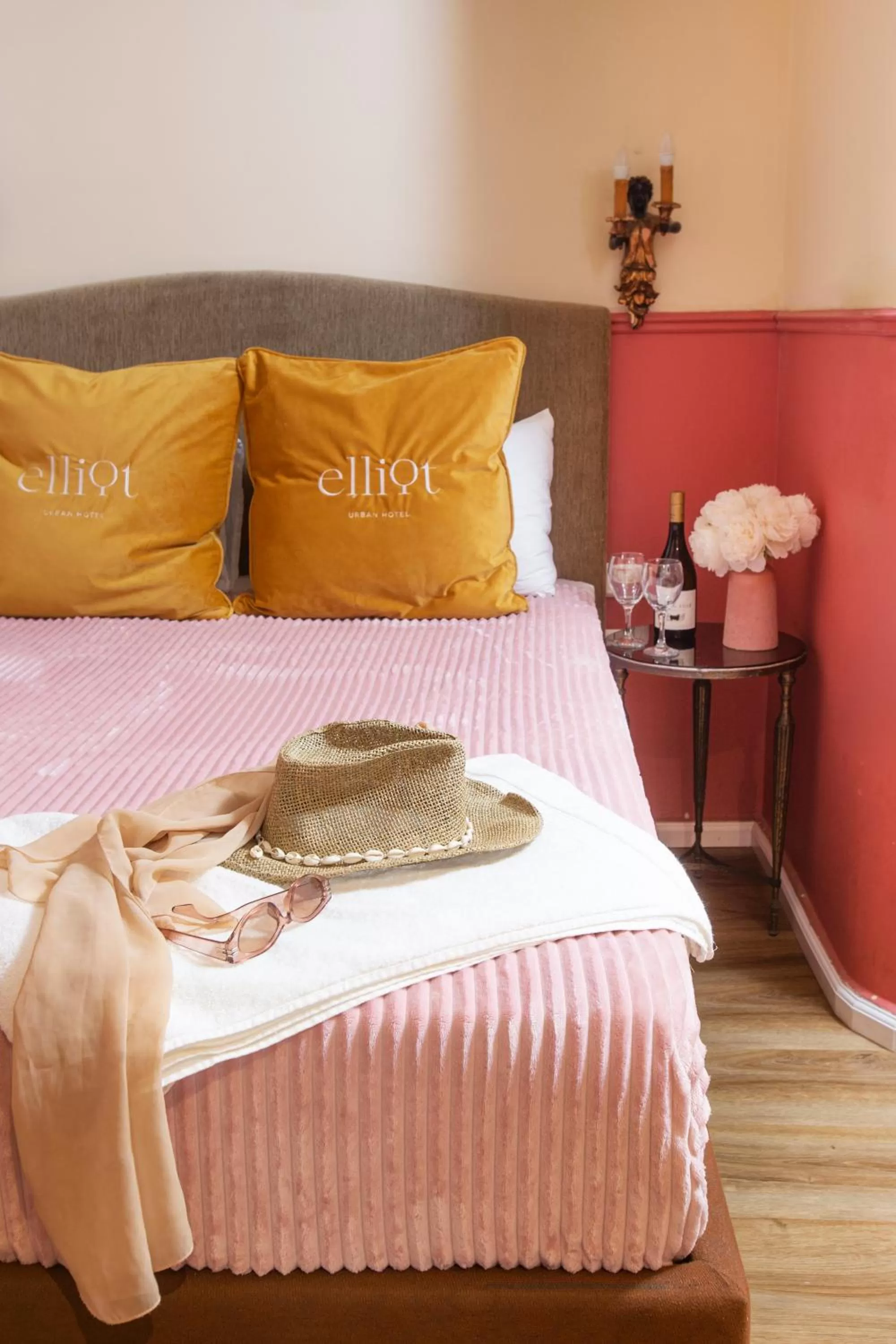 Bed in The Elliot - Adults only