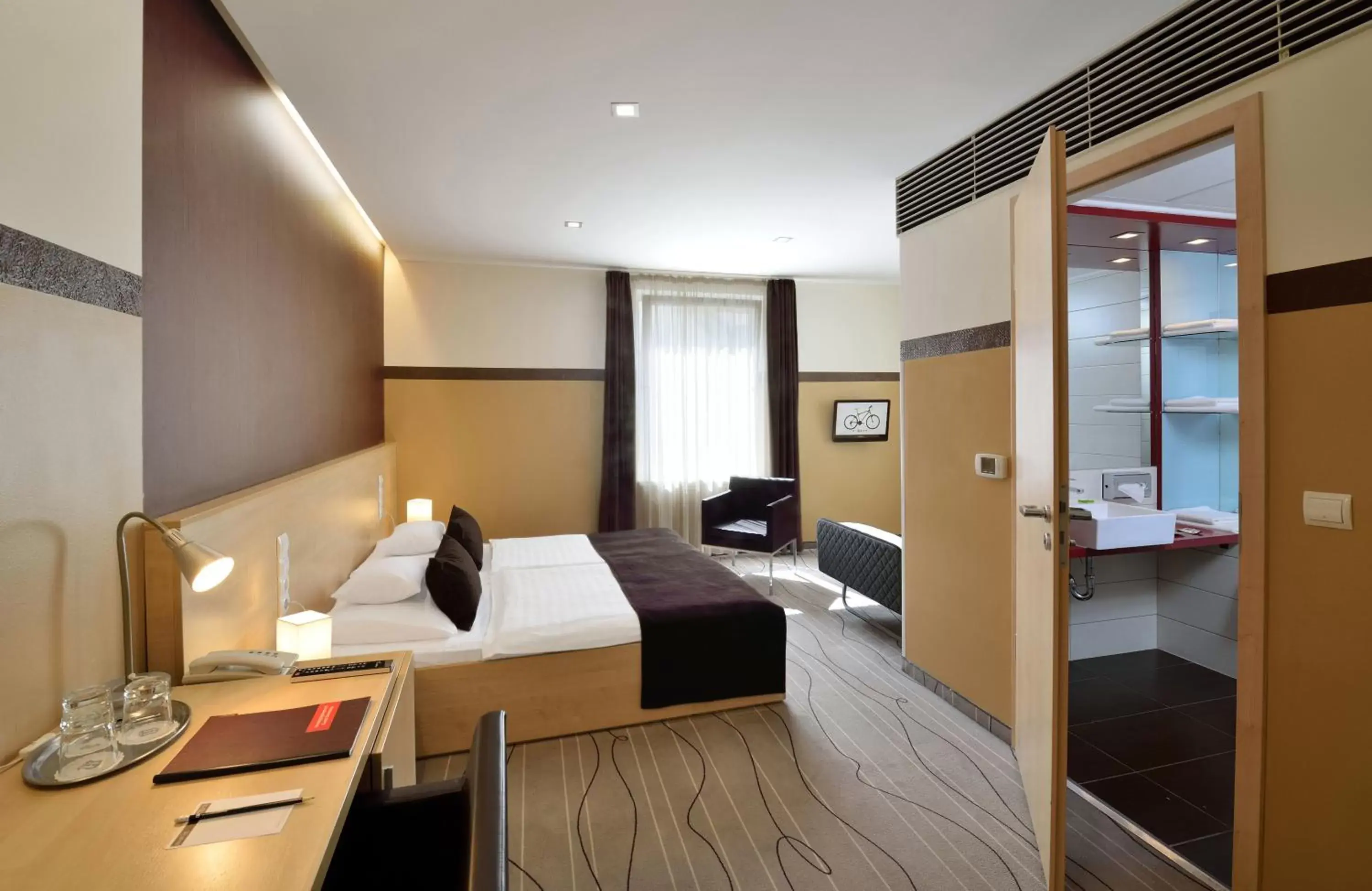 Bedroom, Bed in Promenade City Hotel