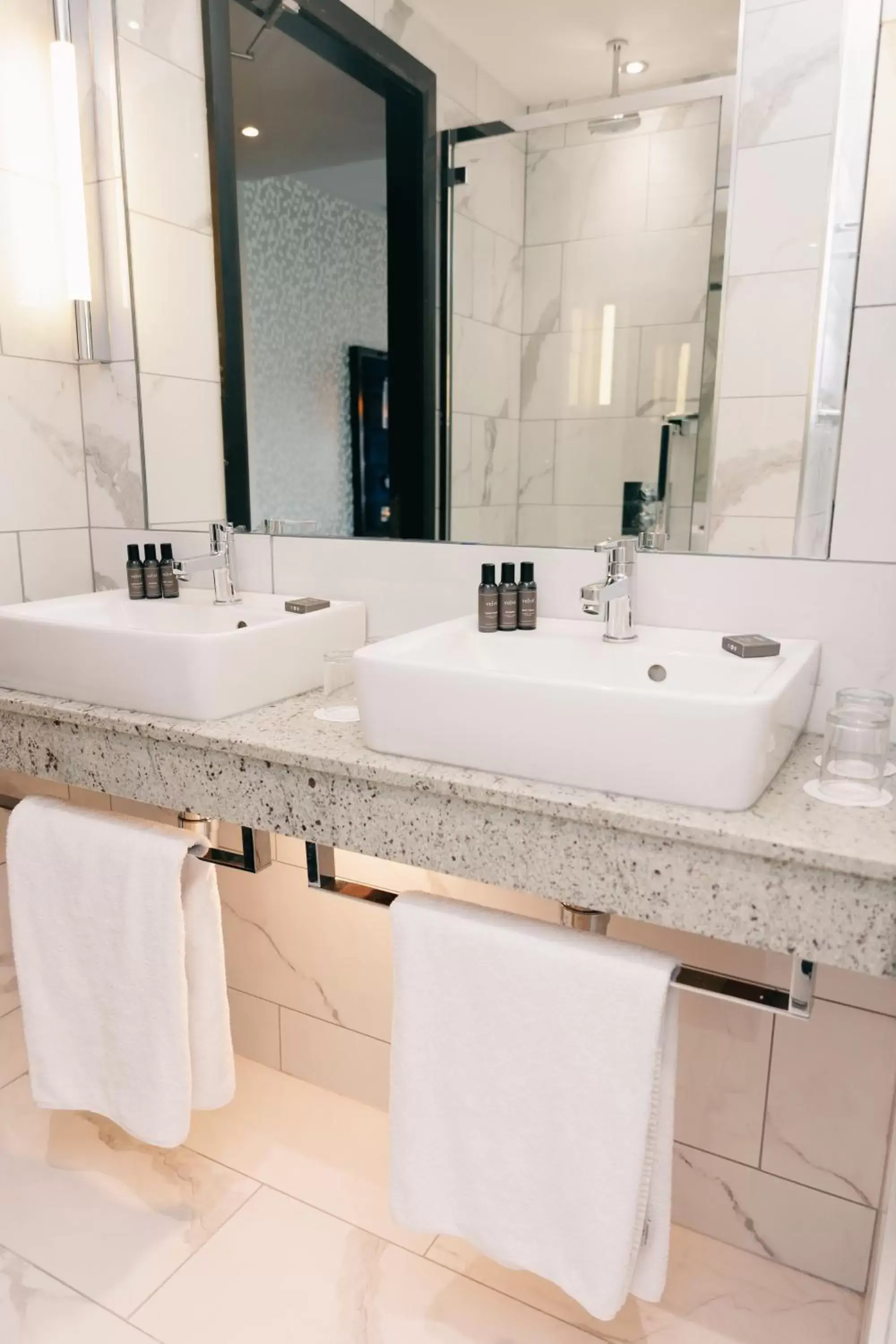 Shower, Bathroom in Casa Hotel