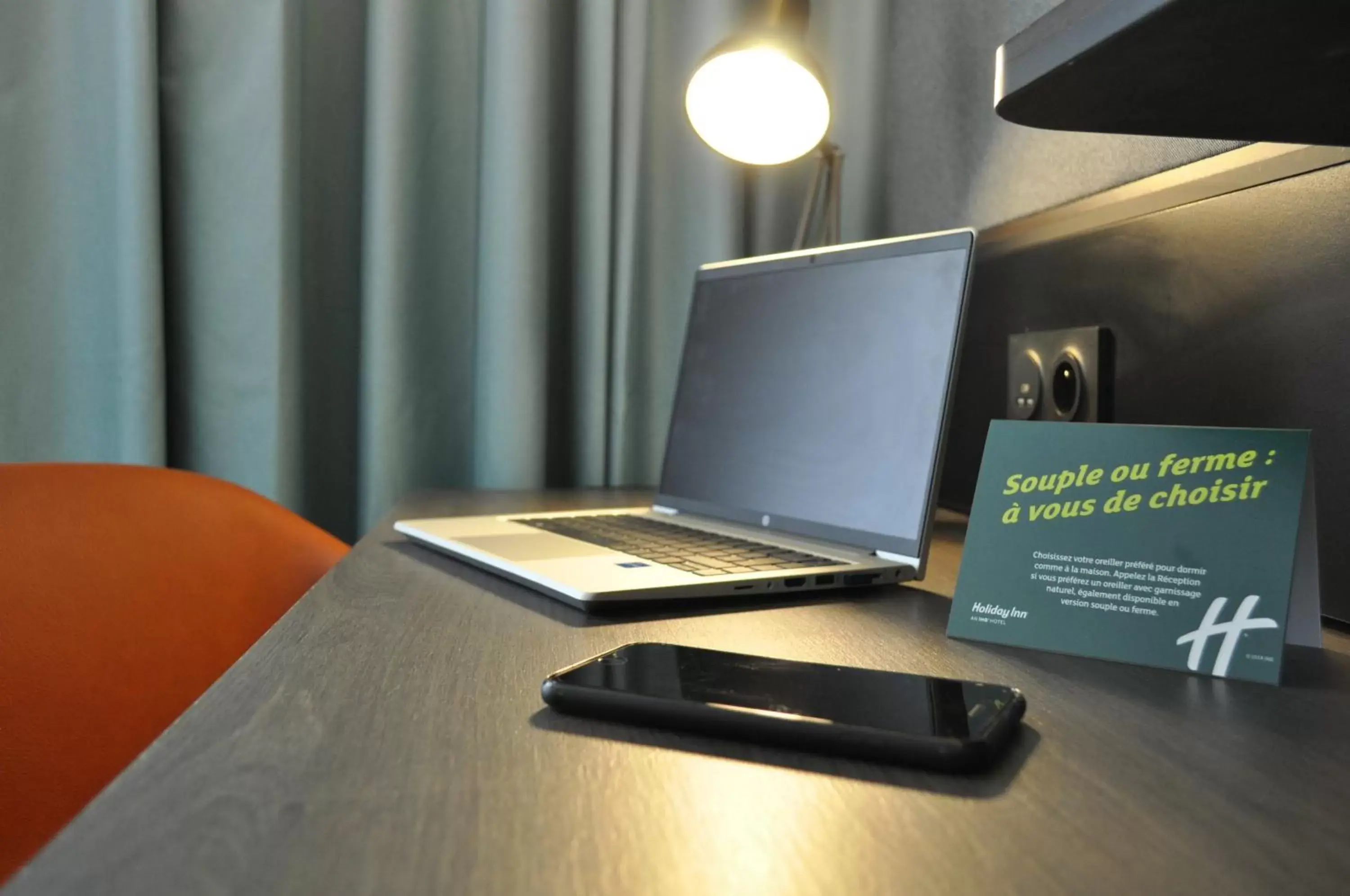 Seating area, TV/Entertainment Center in Holiday Inn - Bordeaux-Merignac, an IHG Hotel