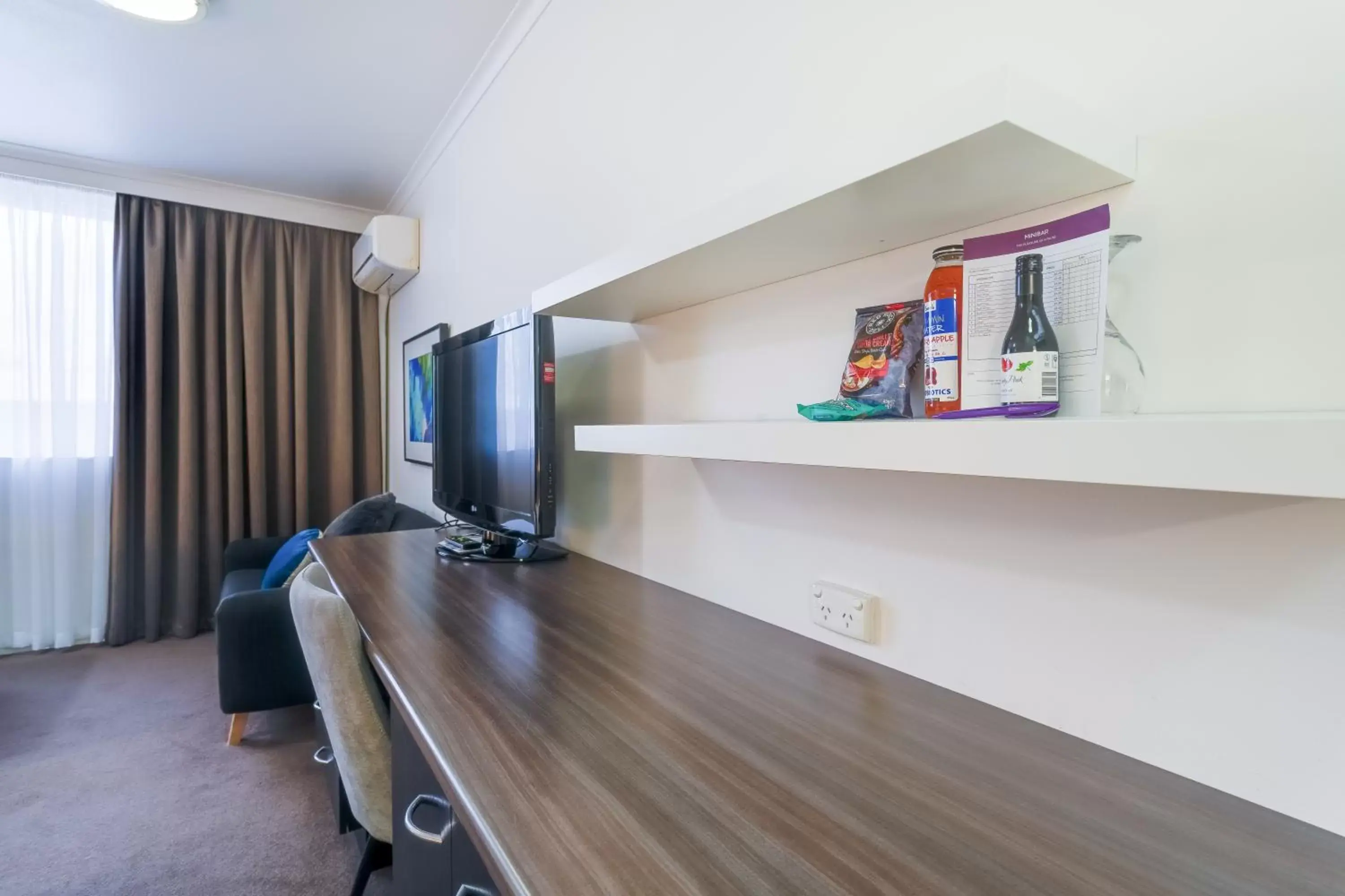 Bedroom, TV/Entertainment Center in Mercure Albury