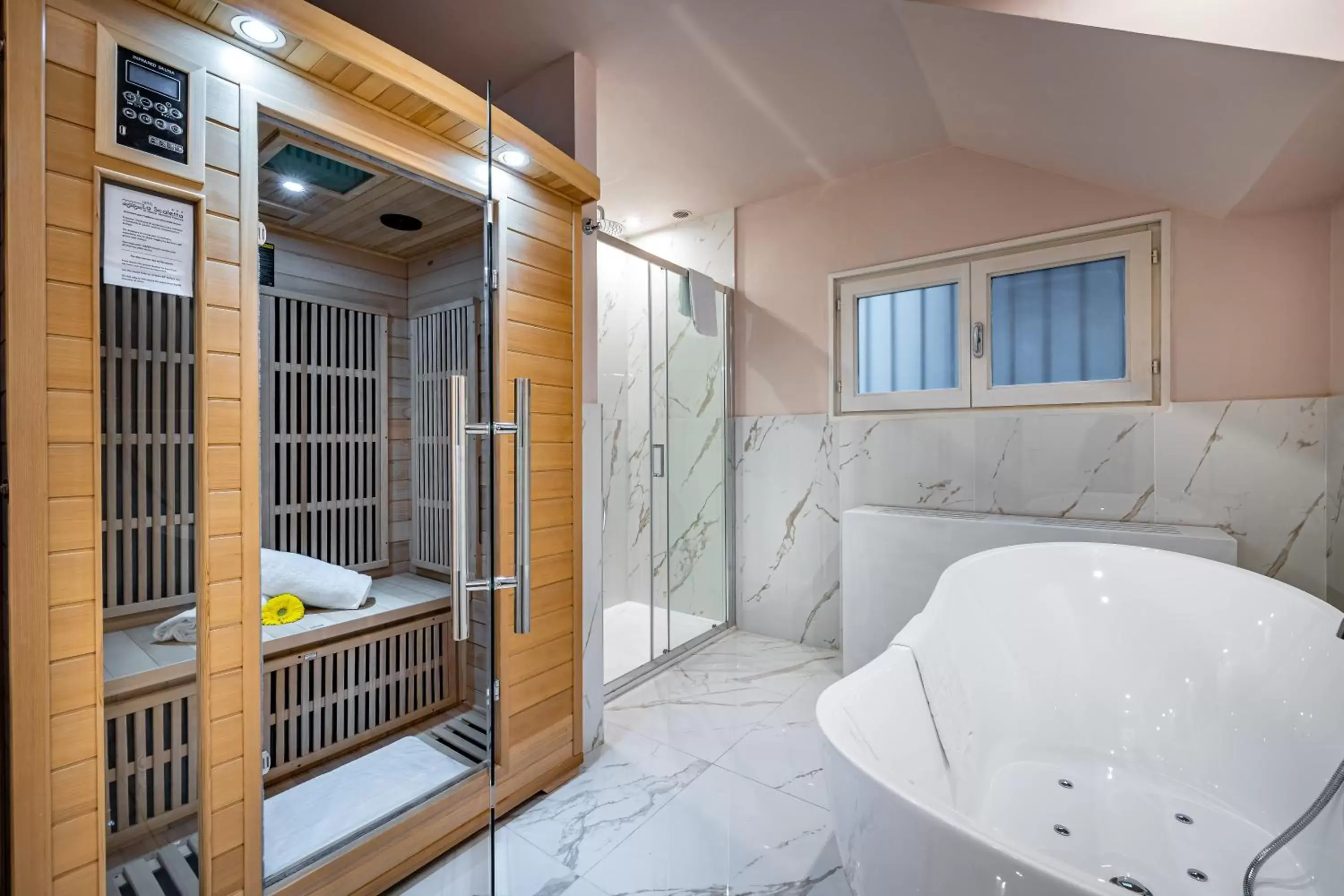 Sauna, Bathroom in Hotel La Scaletta al Ponte Vecchio