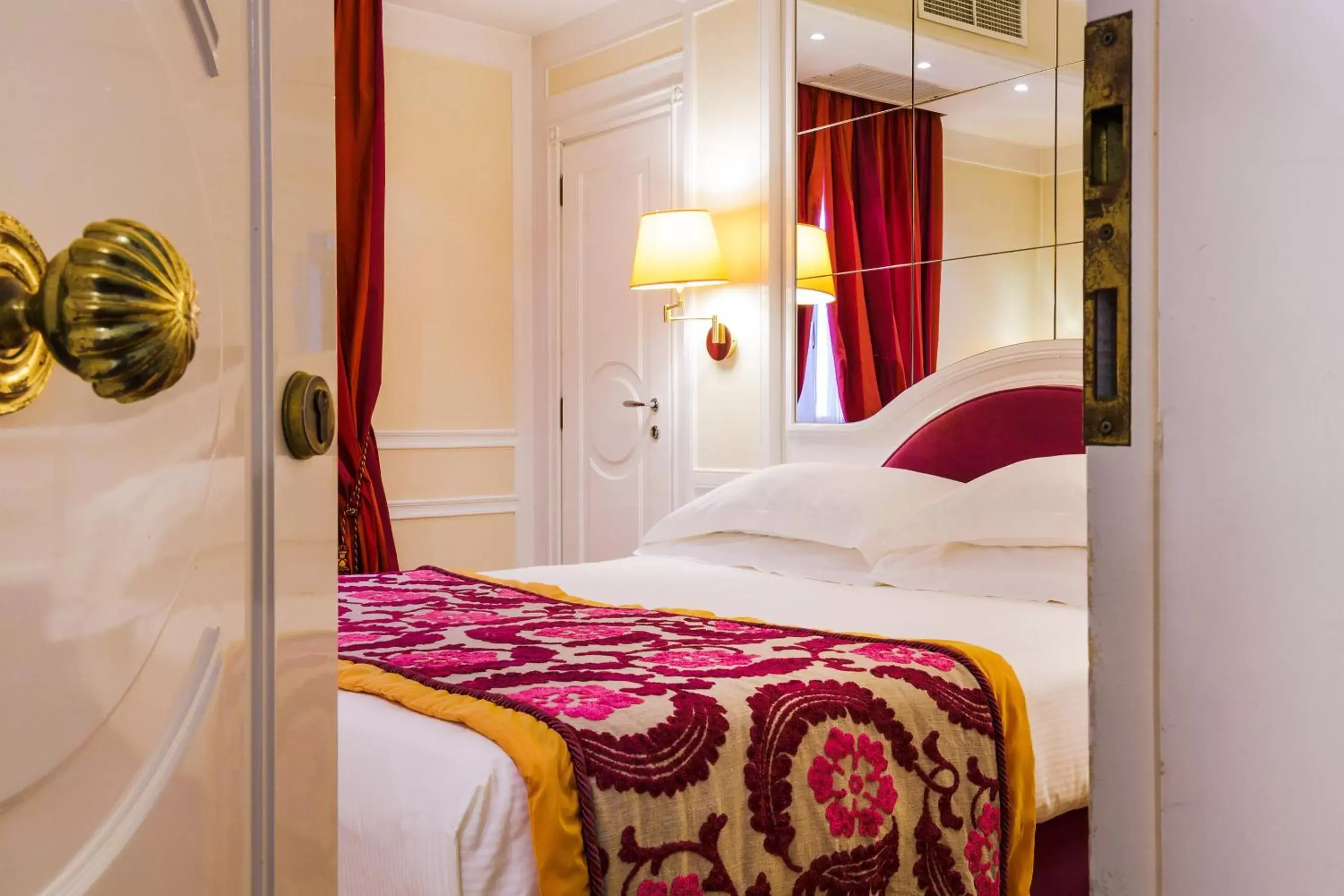 Bedroom, Bed in Grand Hotel Des Bains