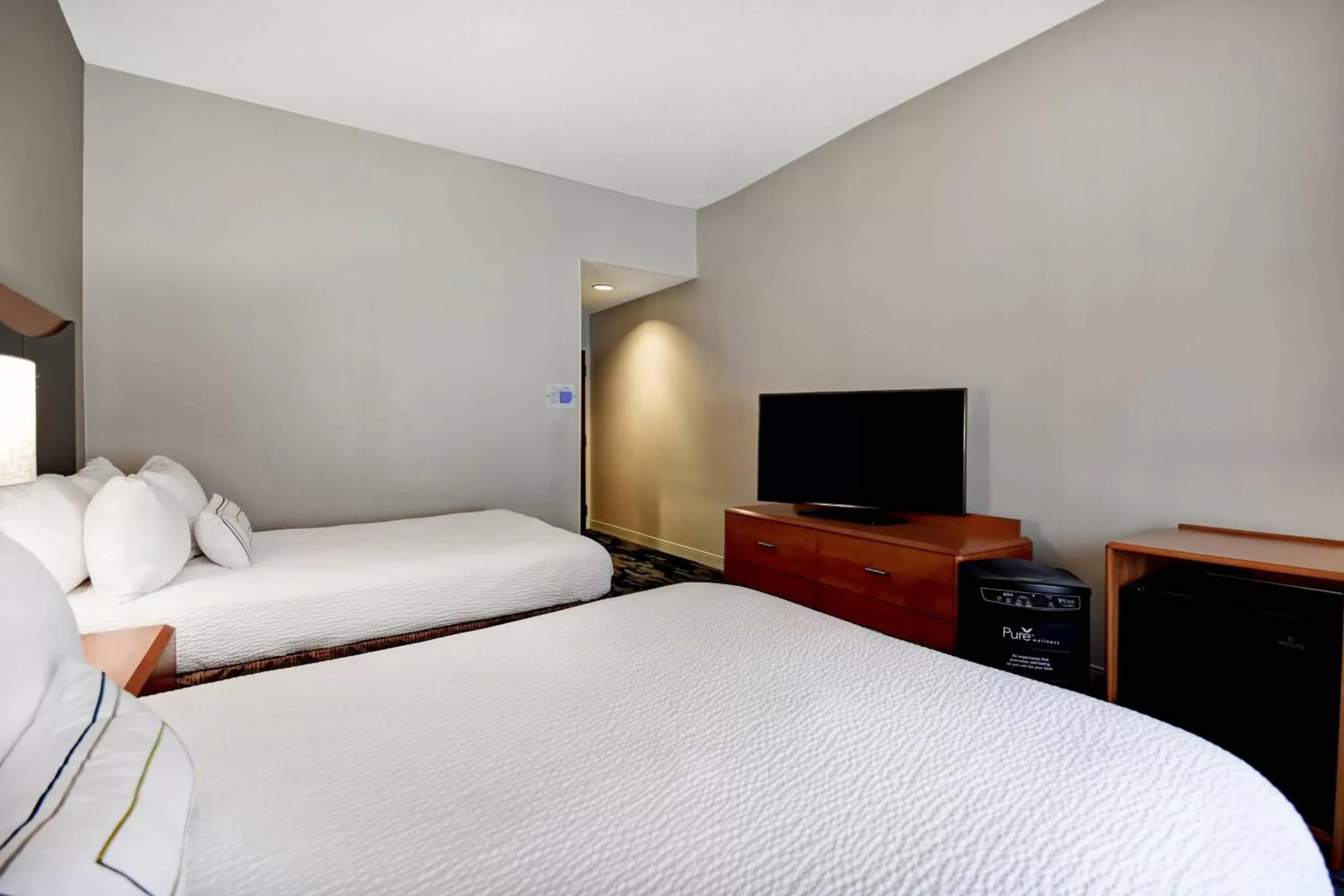 Photo of the whole room, Bed in Fairfield Inn & Suites by Marriott Atlanta Kennesaw