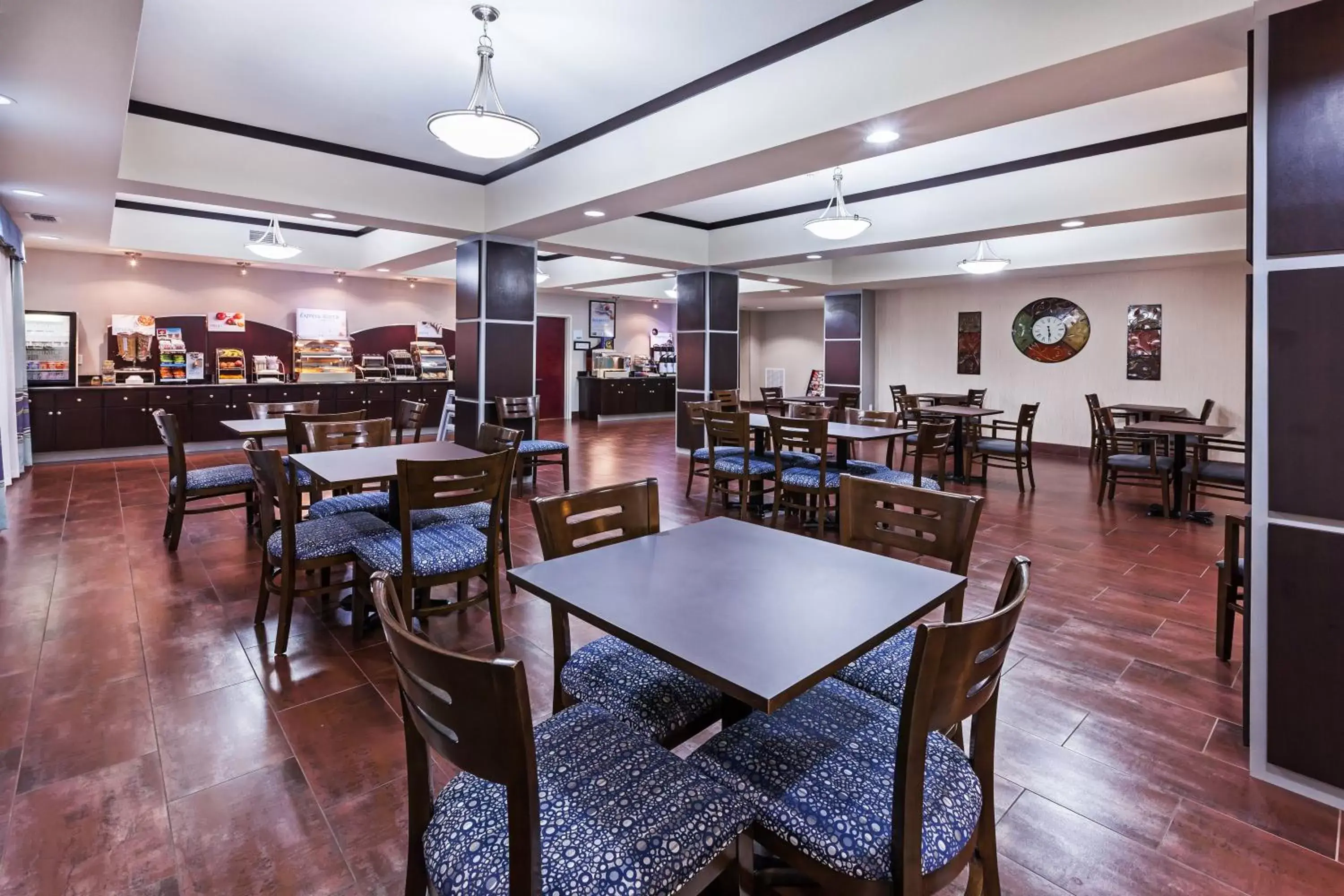 Breakfast, Restaurant/Places to Eat in Holiday Inn Express & Suites Cleveland, an IHG Hotel