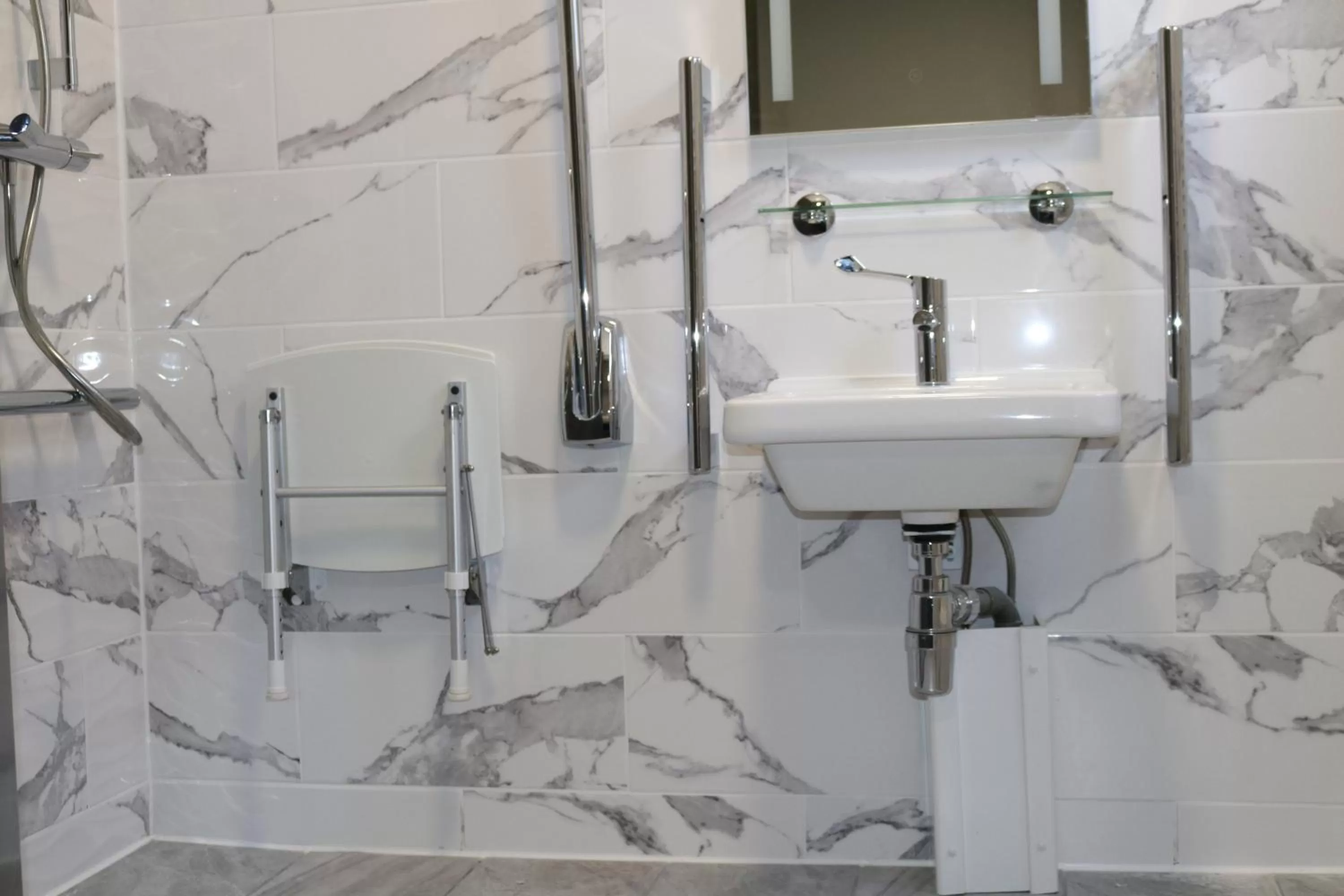 Bathroom in Blue Sapphire Hotel