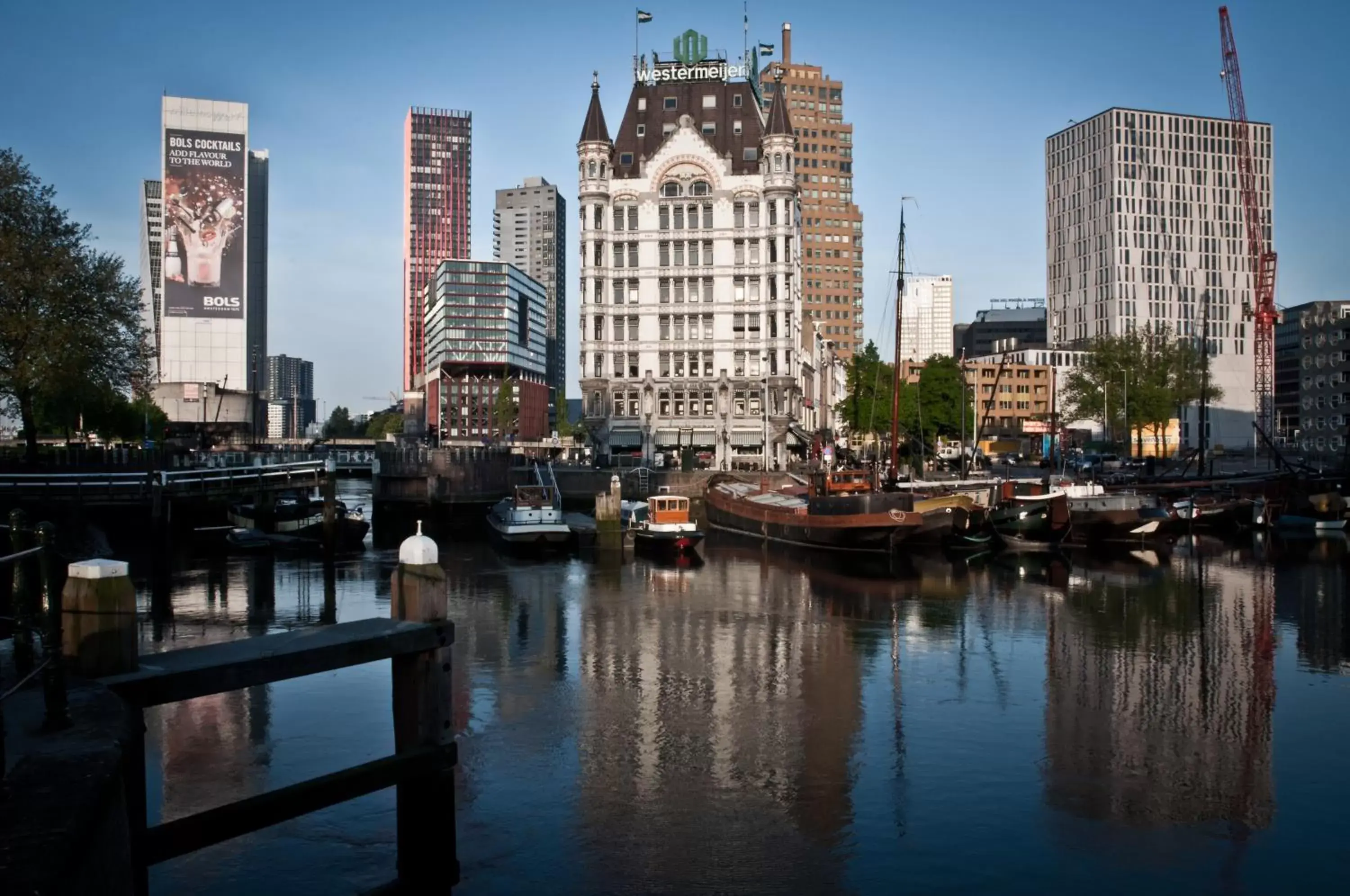 Area and facilities in Savoy Hotel Rotterdam