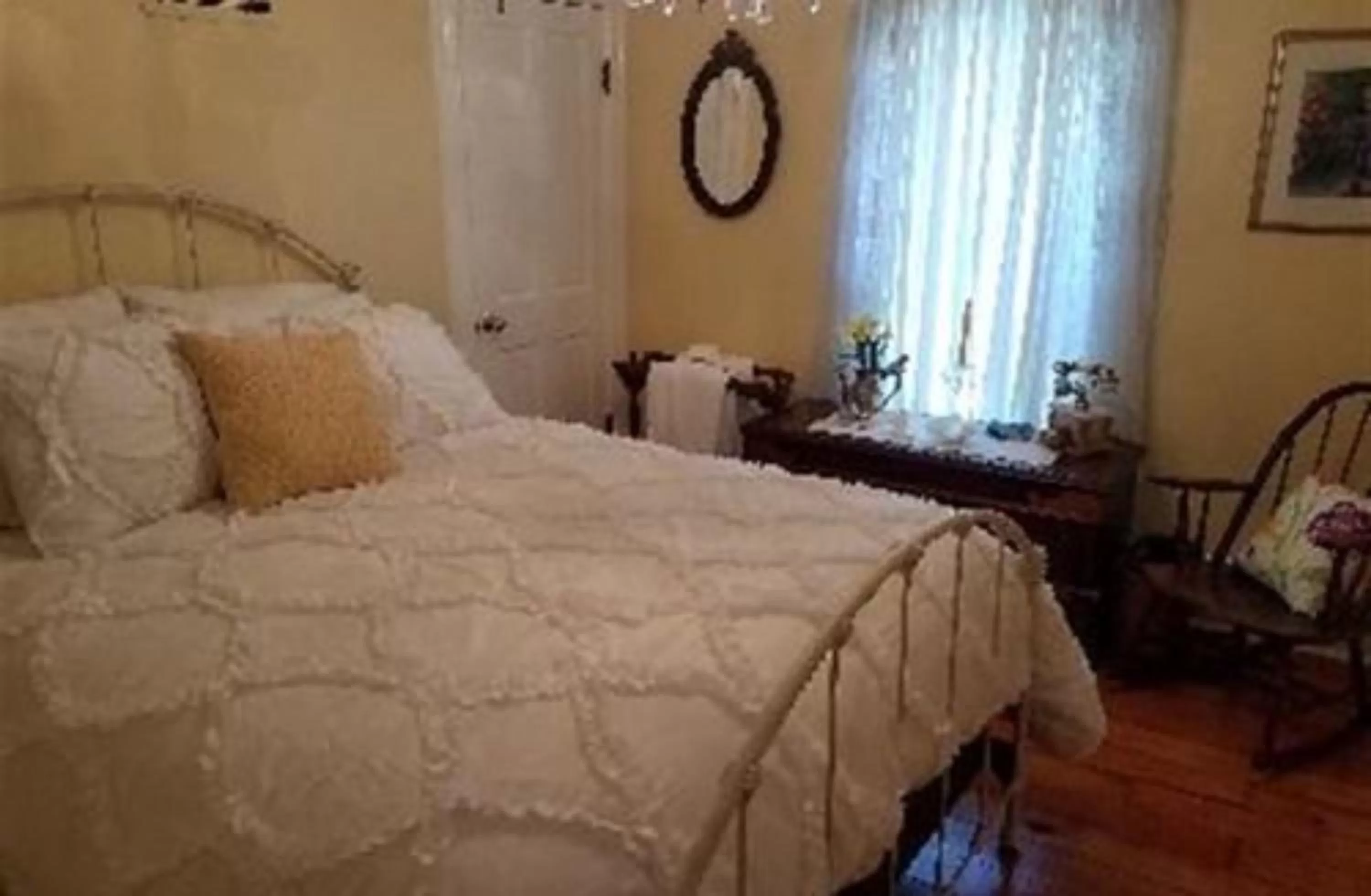 Bedroom, Bed in Dragonfly Bed and Breakfast