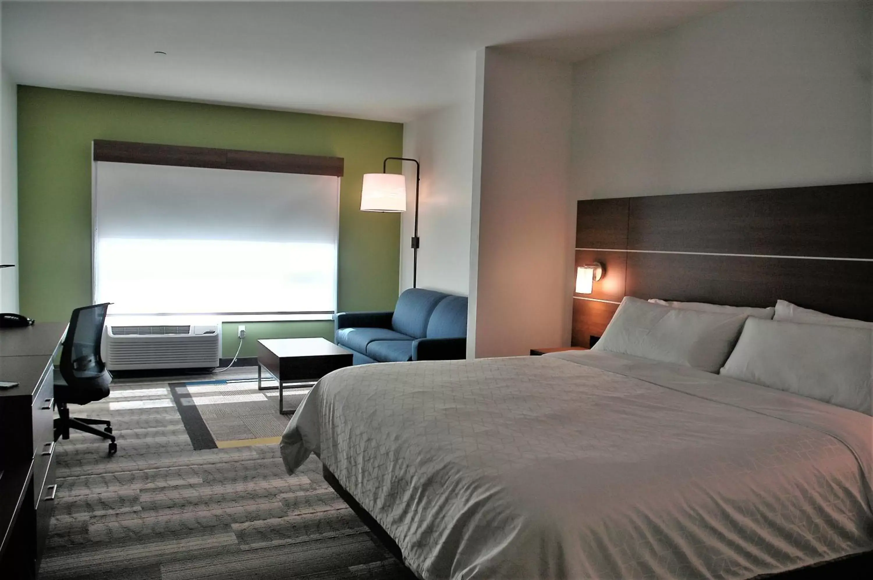 Bedroom, Bed in Holiday Inn Express & Suites - Edmonton SW – Windermere, an IHG Hotel