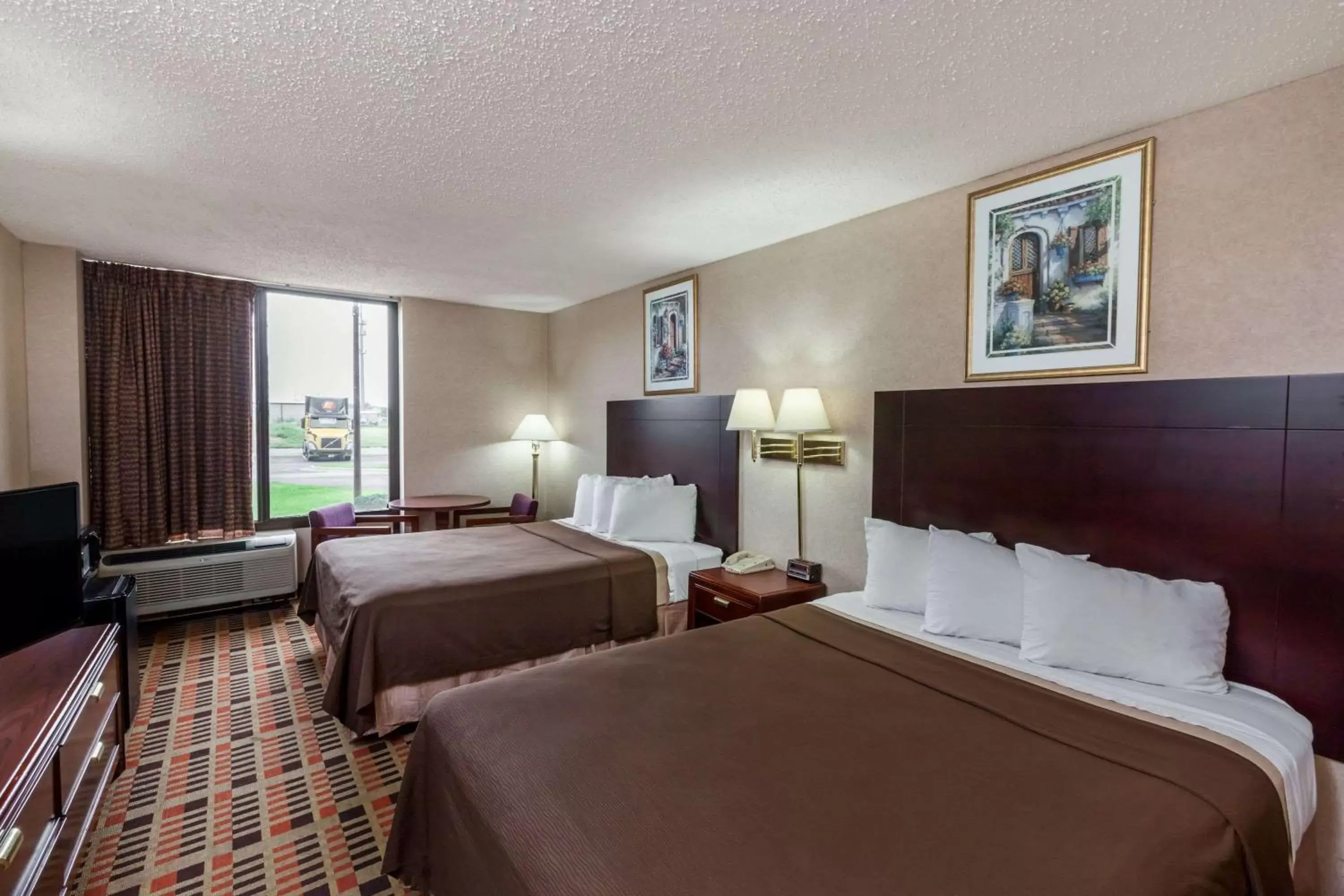 Photo of the whole room, Bed in Days Inn by Wyndham Amarillo East