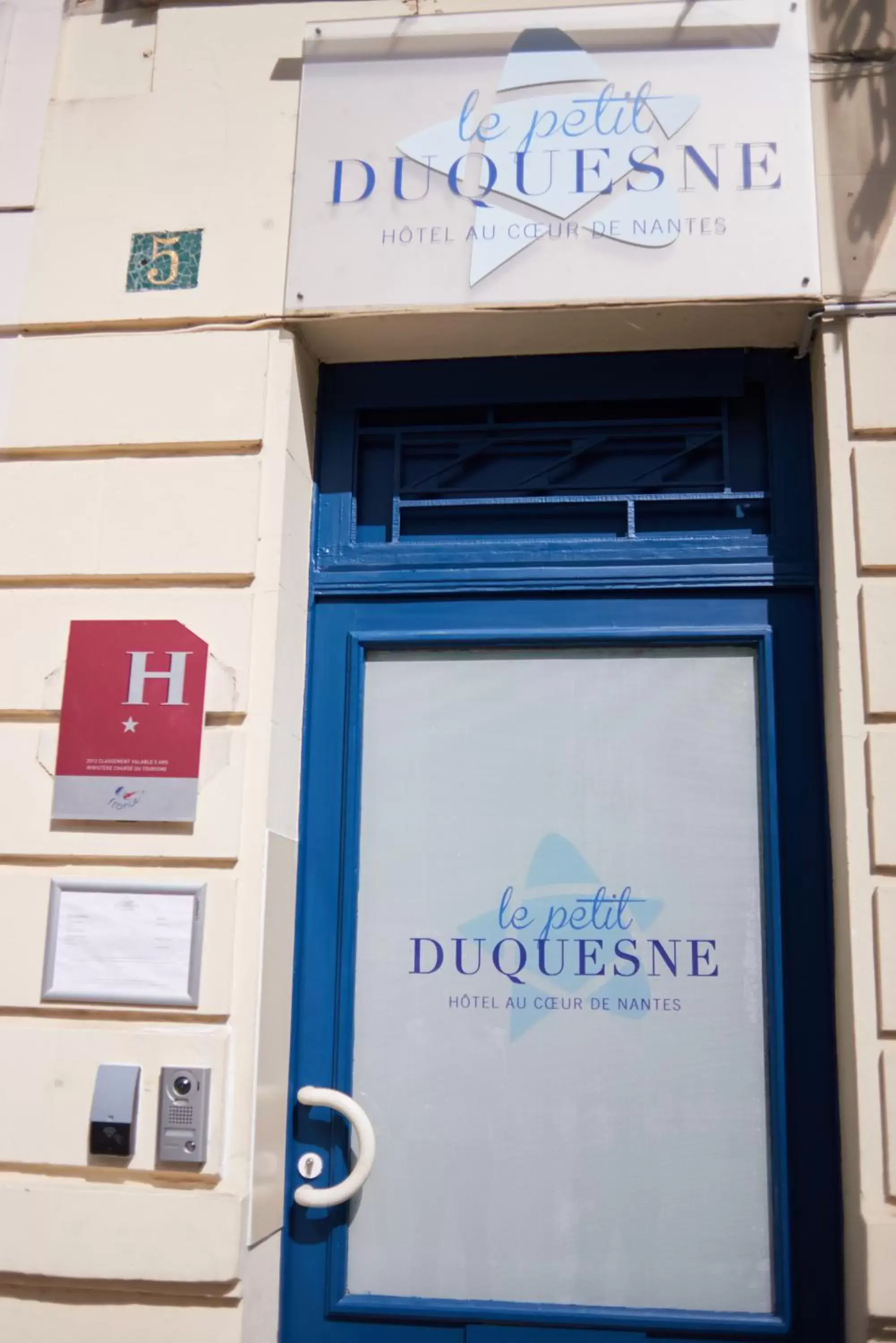 Facade/entrance, Property Logo/Sign in Hotel Le Petit Duquesne