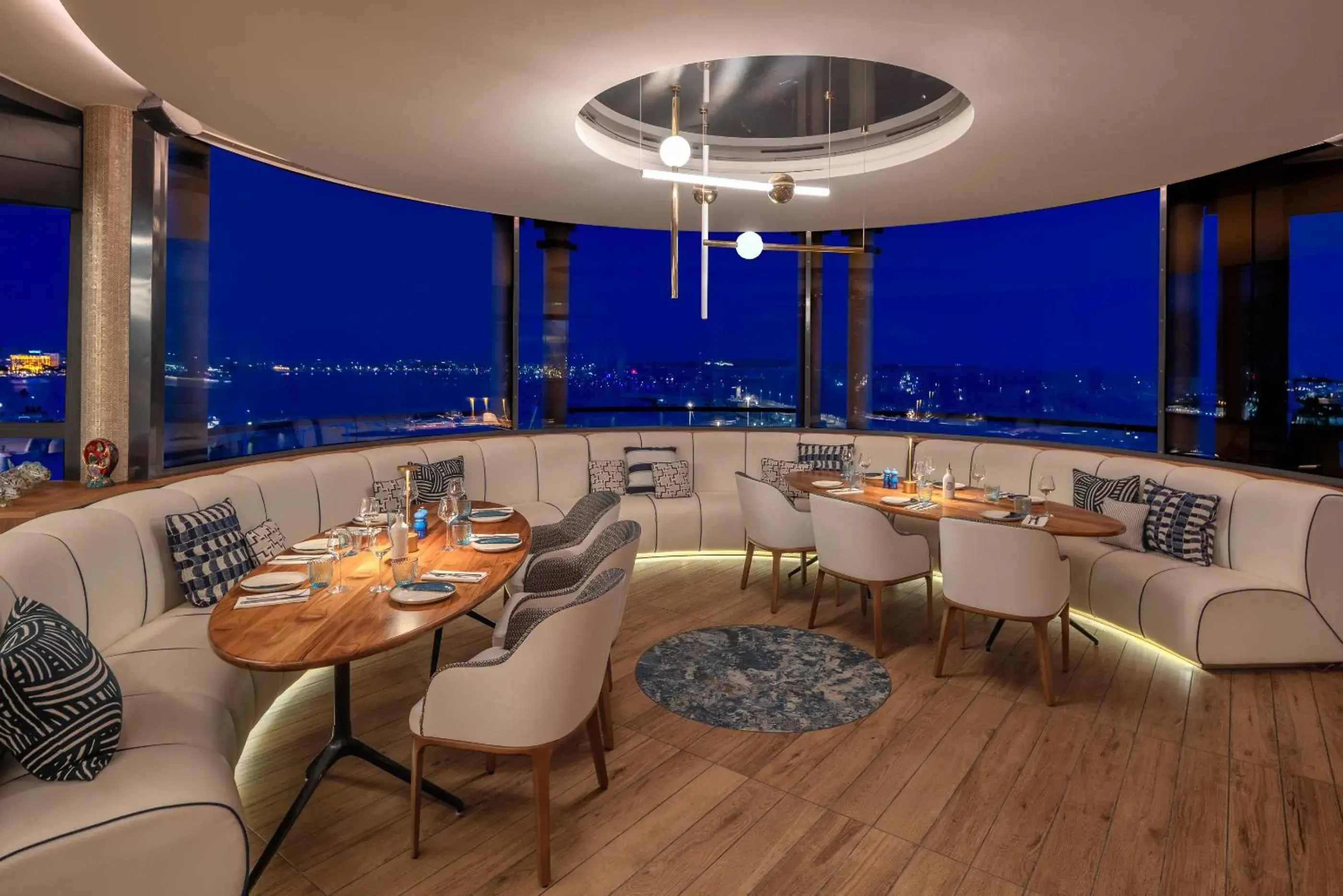 Restaurant/Places to Eat in Canopy by Hilton Cannes