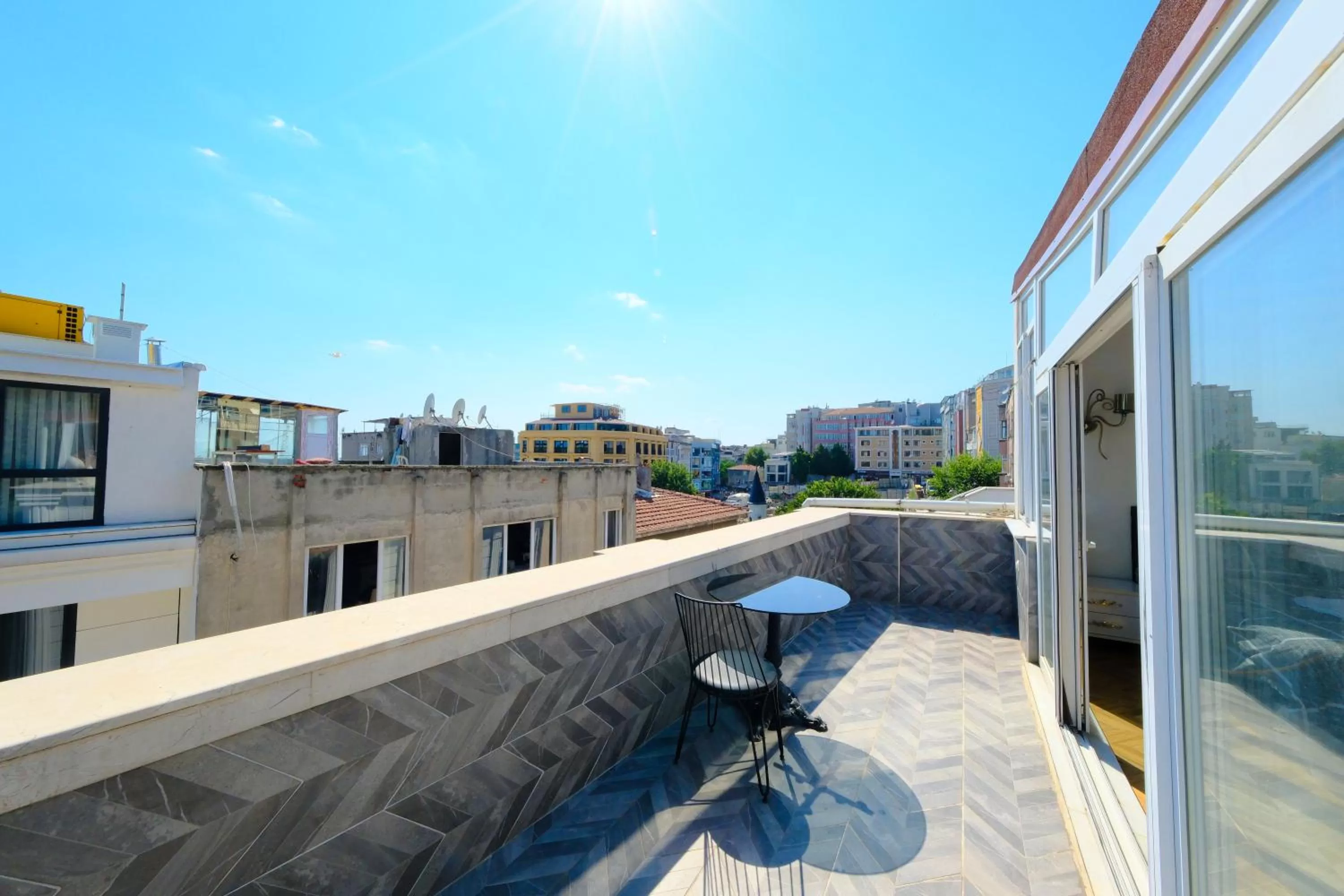 Patio in Pearl Hotel İstanbul