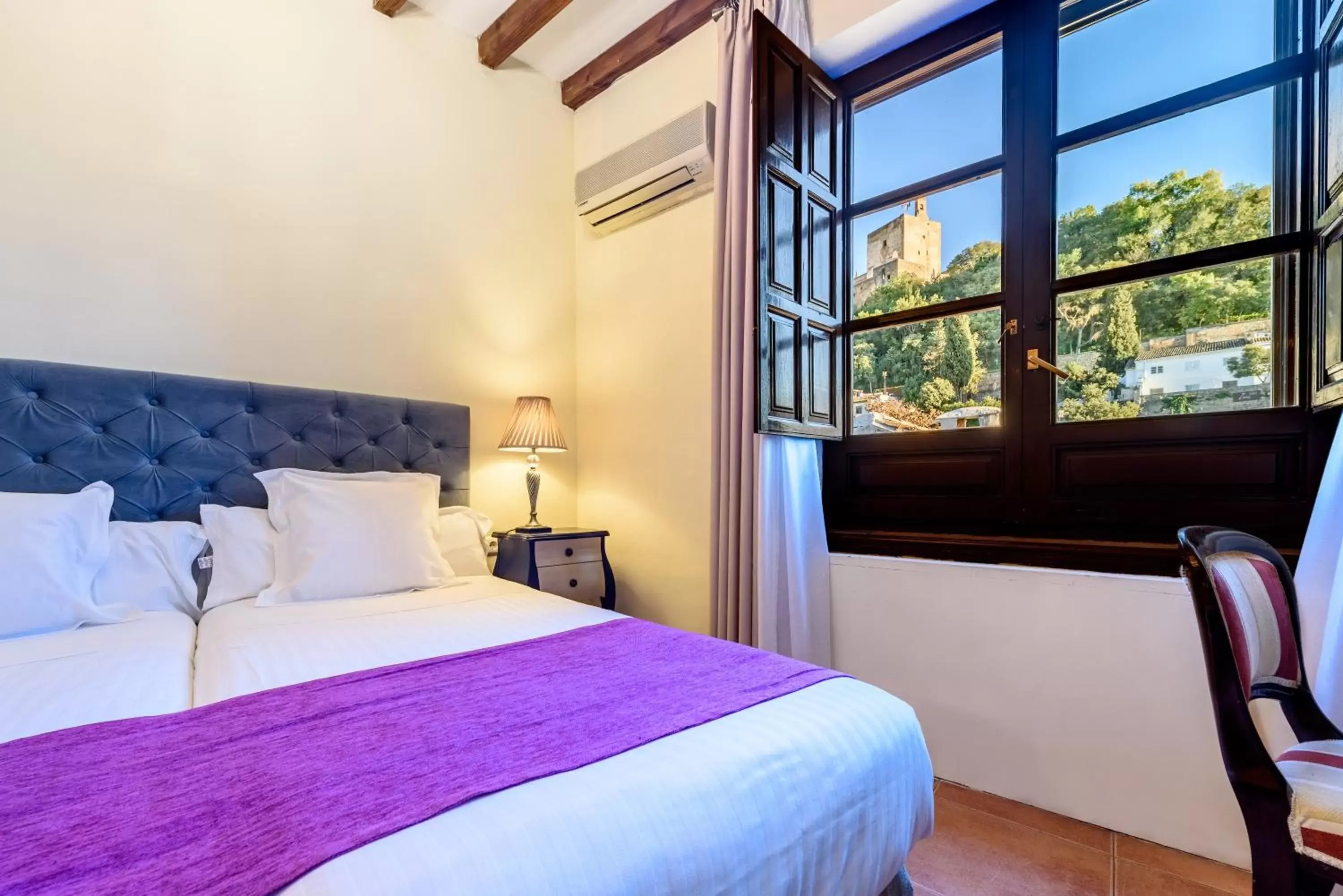 Photo of the whole room, Bed in Palacio de Santa Inés