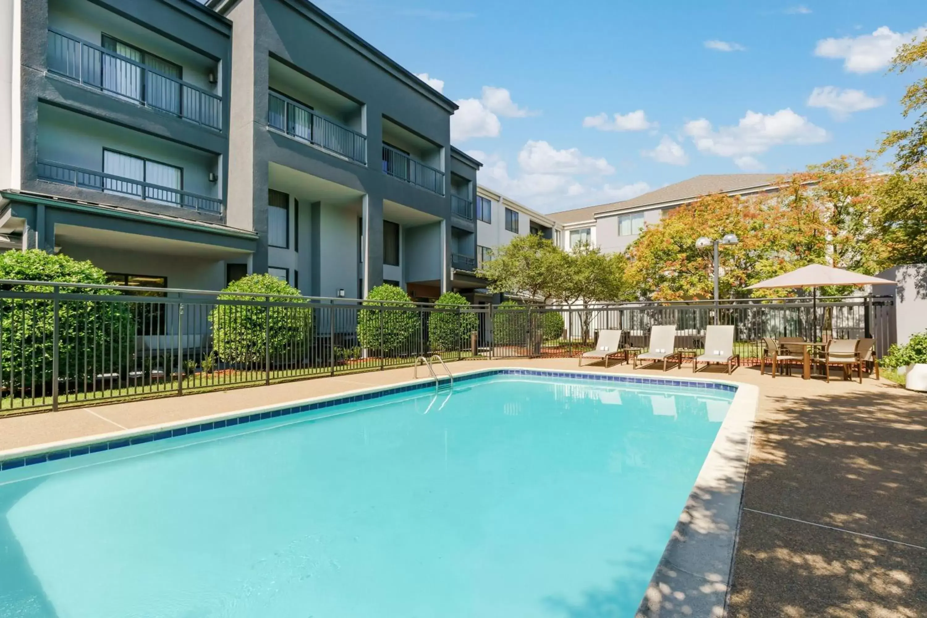 Swimming Pool in Courtyard by Marriott Dallas Lewisville