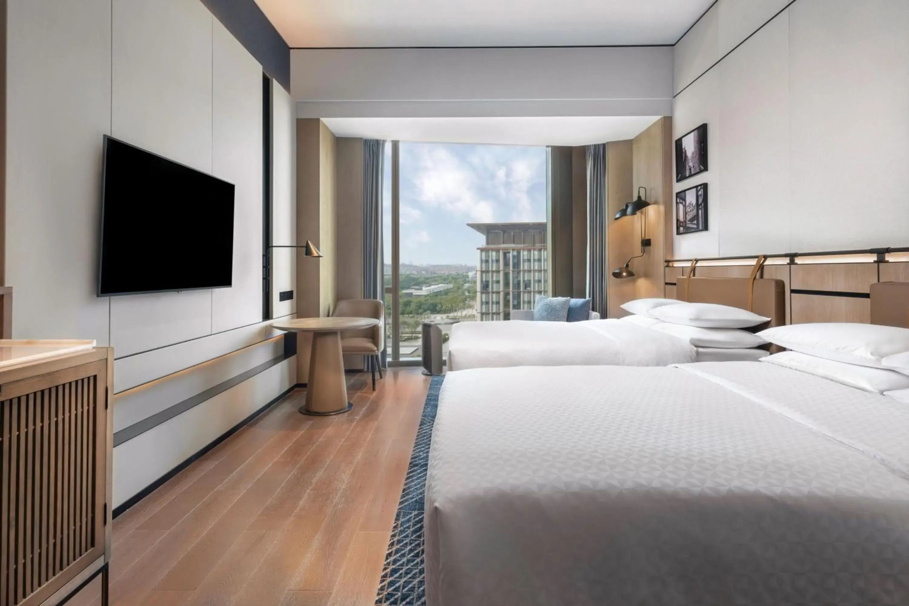 Bedroom, TV/Entertainment Center in Four Points by Sheraton Guangzhou, Baiyun