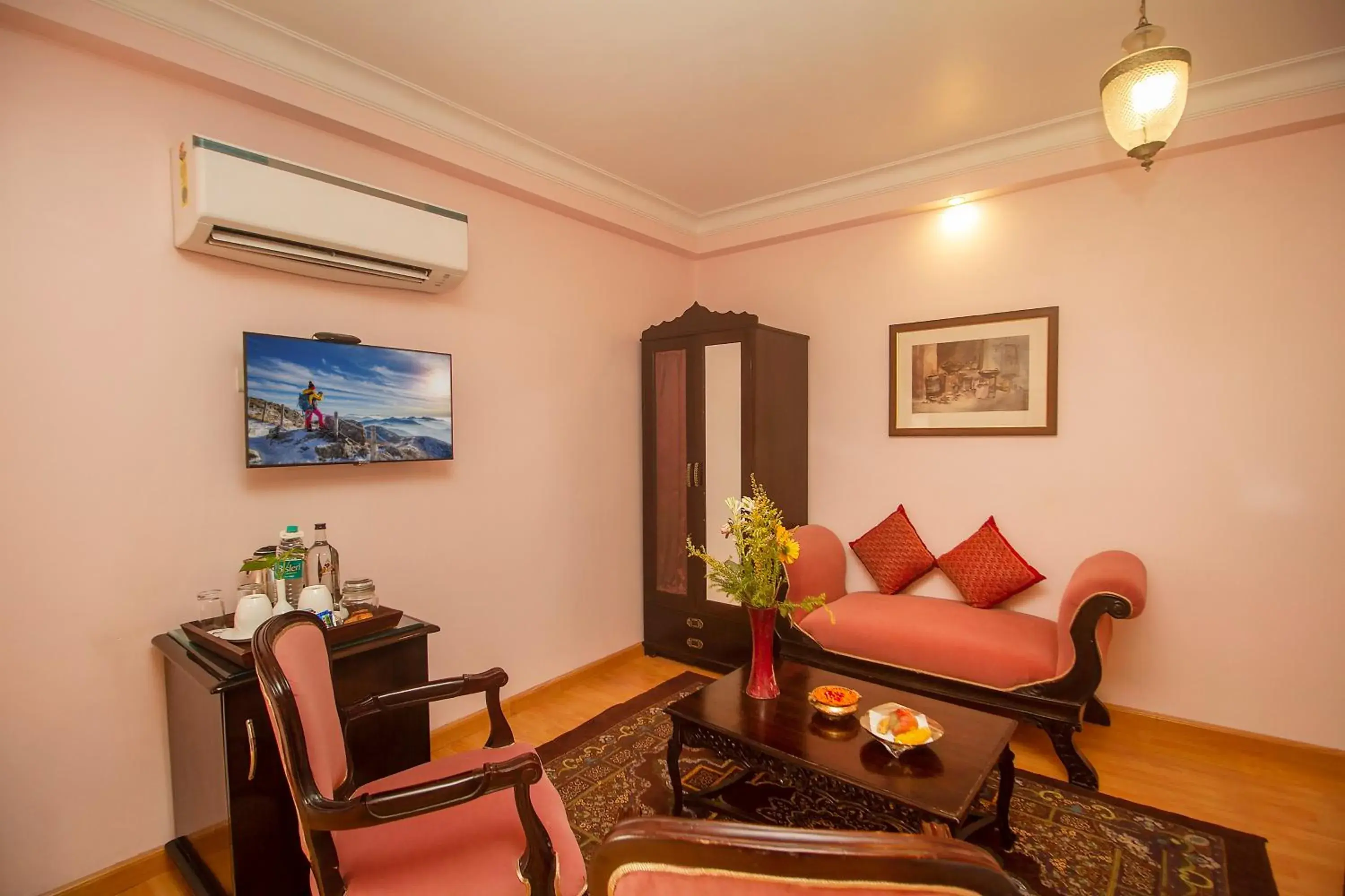 TV and multimedia, Seating Area in Suryauday Haveli - An Amritara Resort