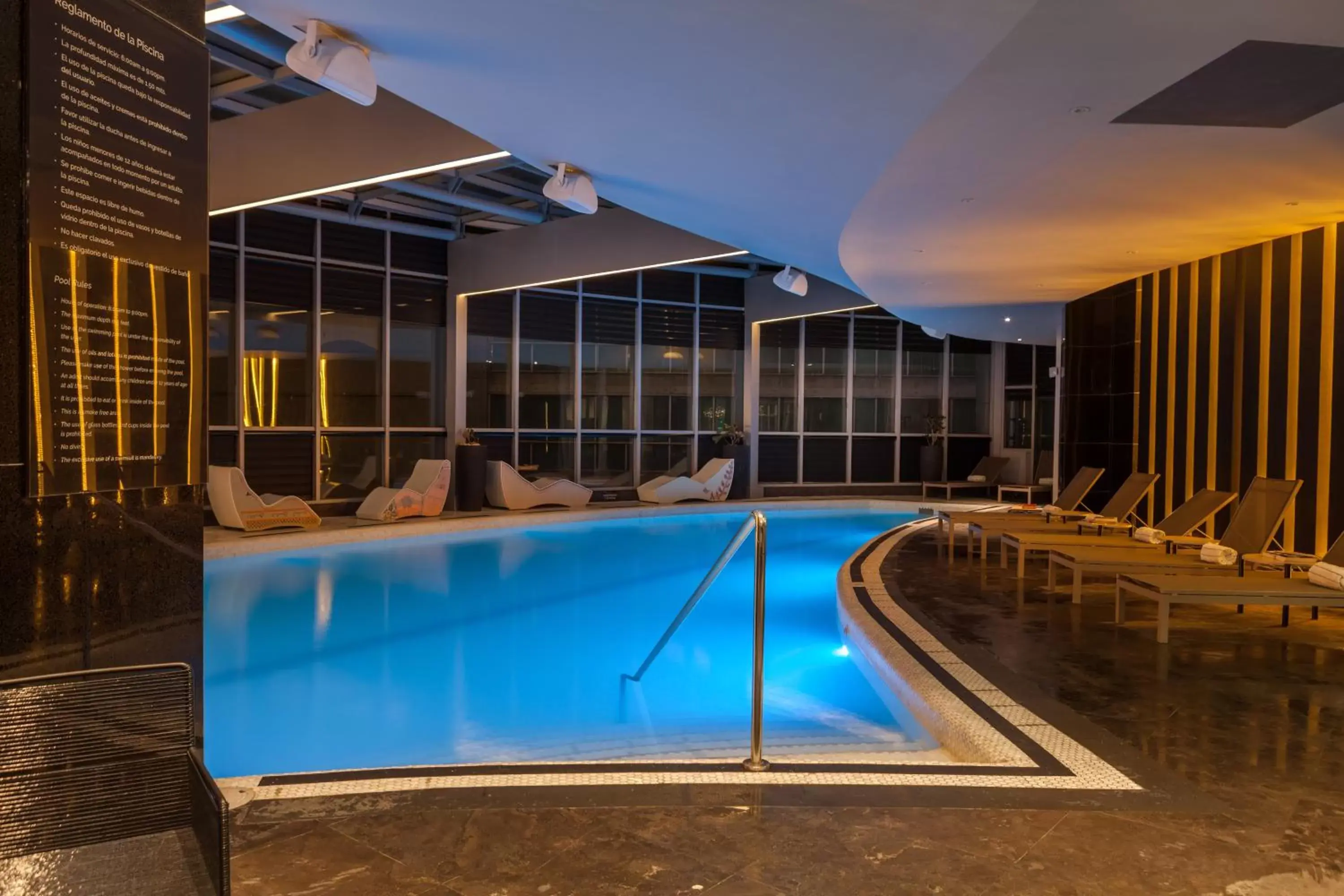 Swimming Pool in Hotel Las Americas Golden Tower Panamá