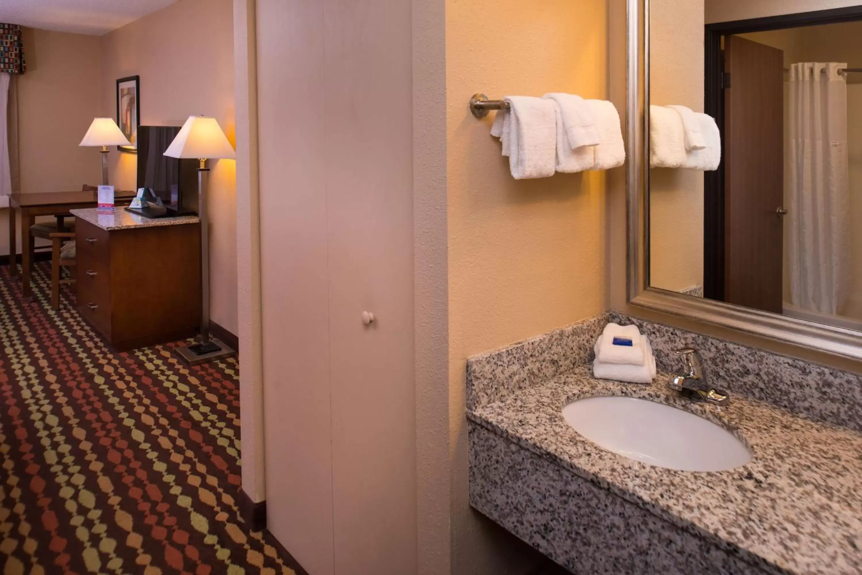 Photo of the whole room, Bathroom in Best Western Ambassador Inn & Suites