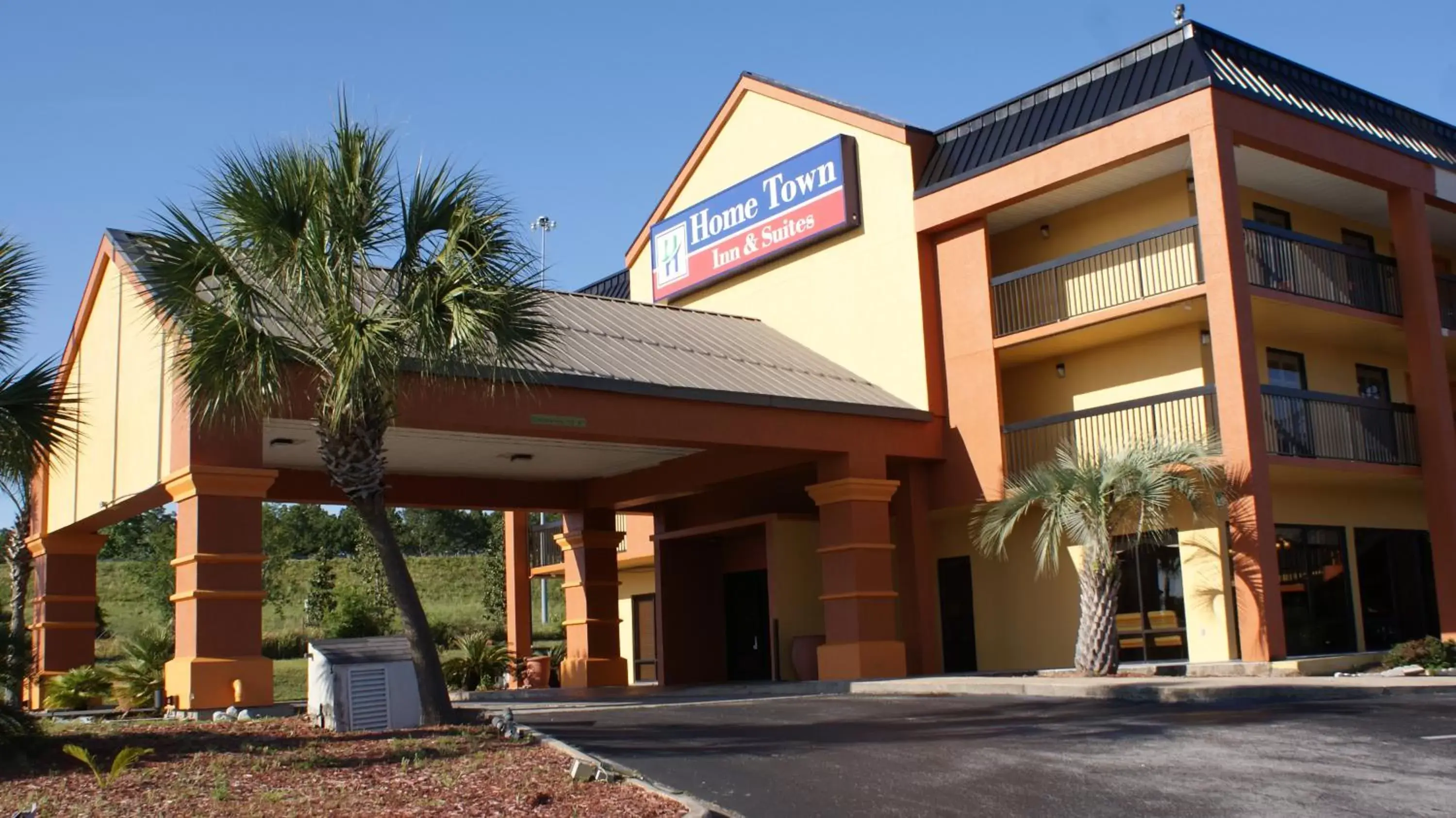 Facade/entrance, Property Building in Home Town Inn & Suites