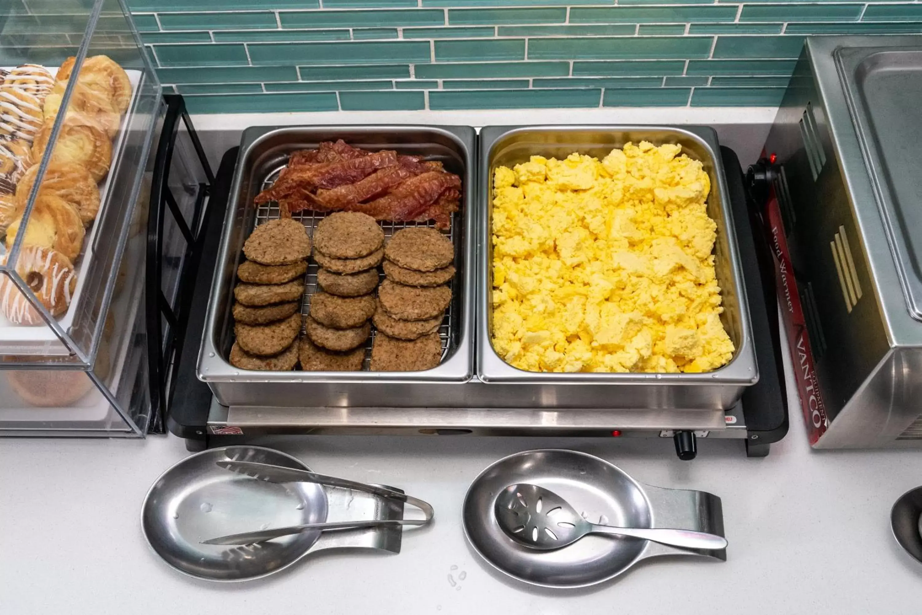 Buffet breakfast in Baymont by Wyndham Caddo Valley/Arkadelphia
