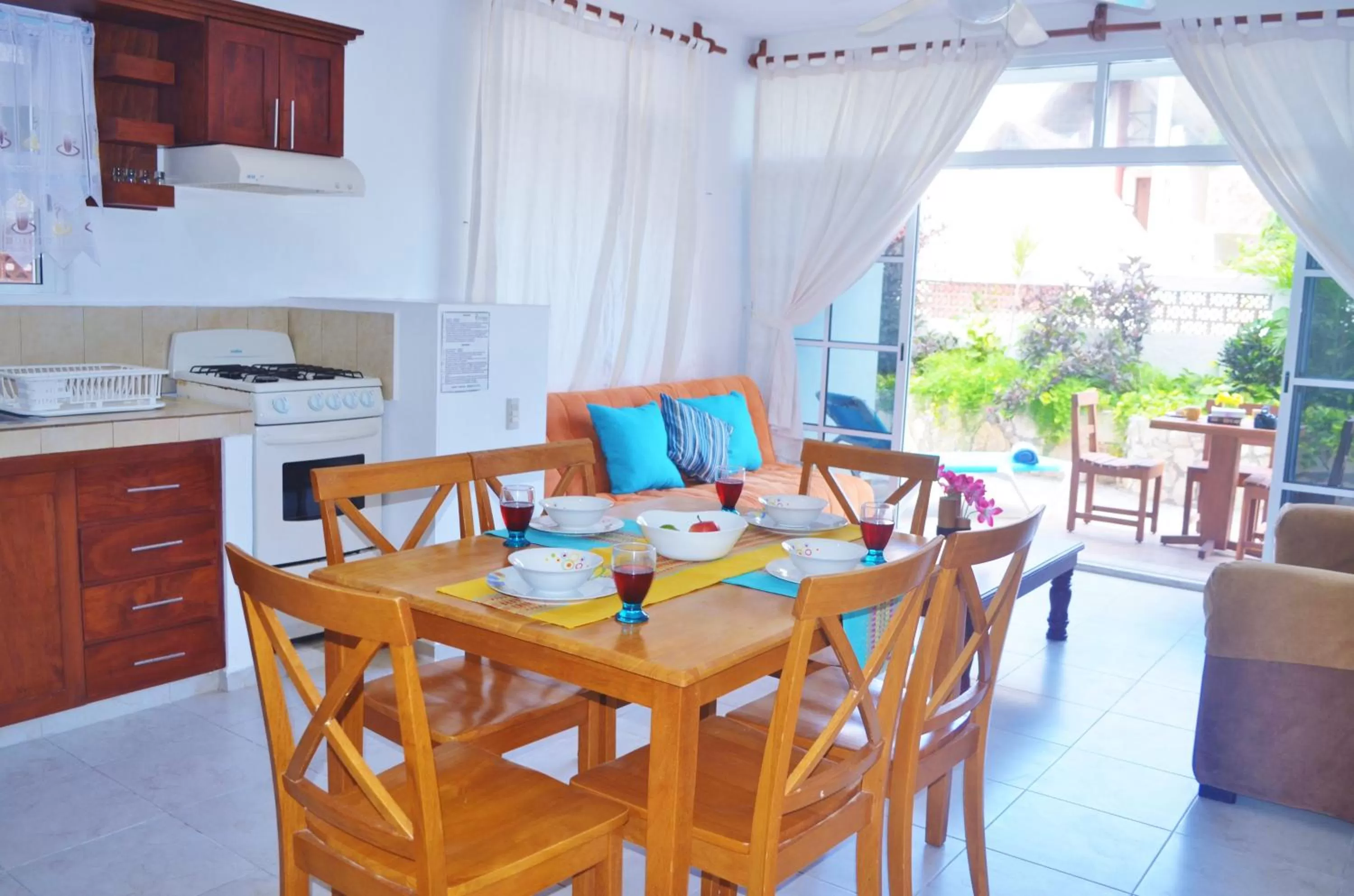 Dining area in Corales Suites