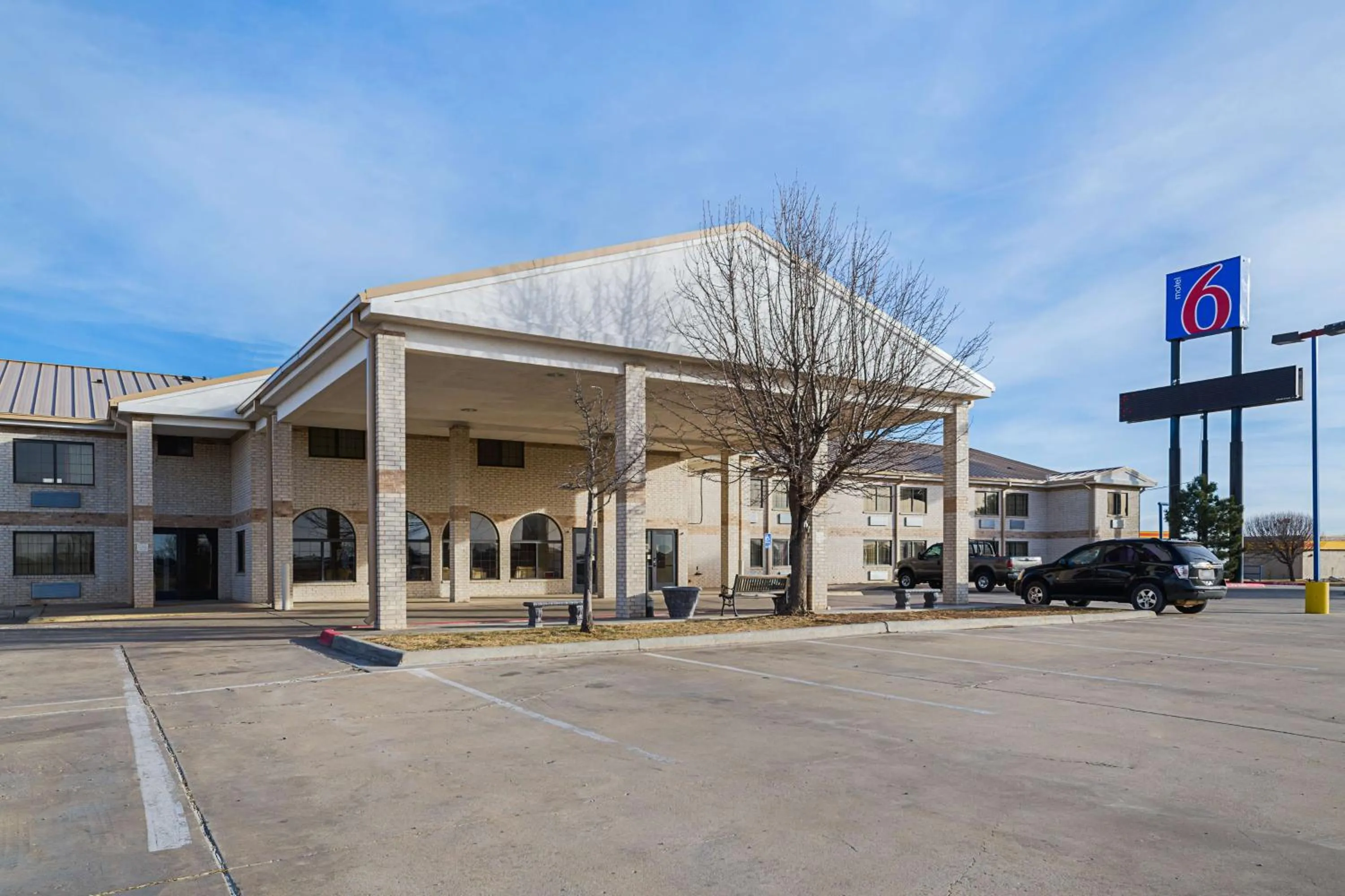 Property building in Motel 6-Amarillo, TX
