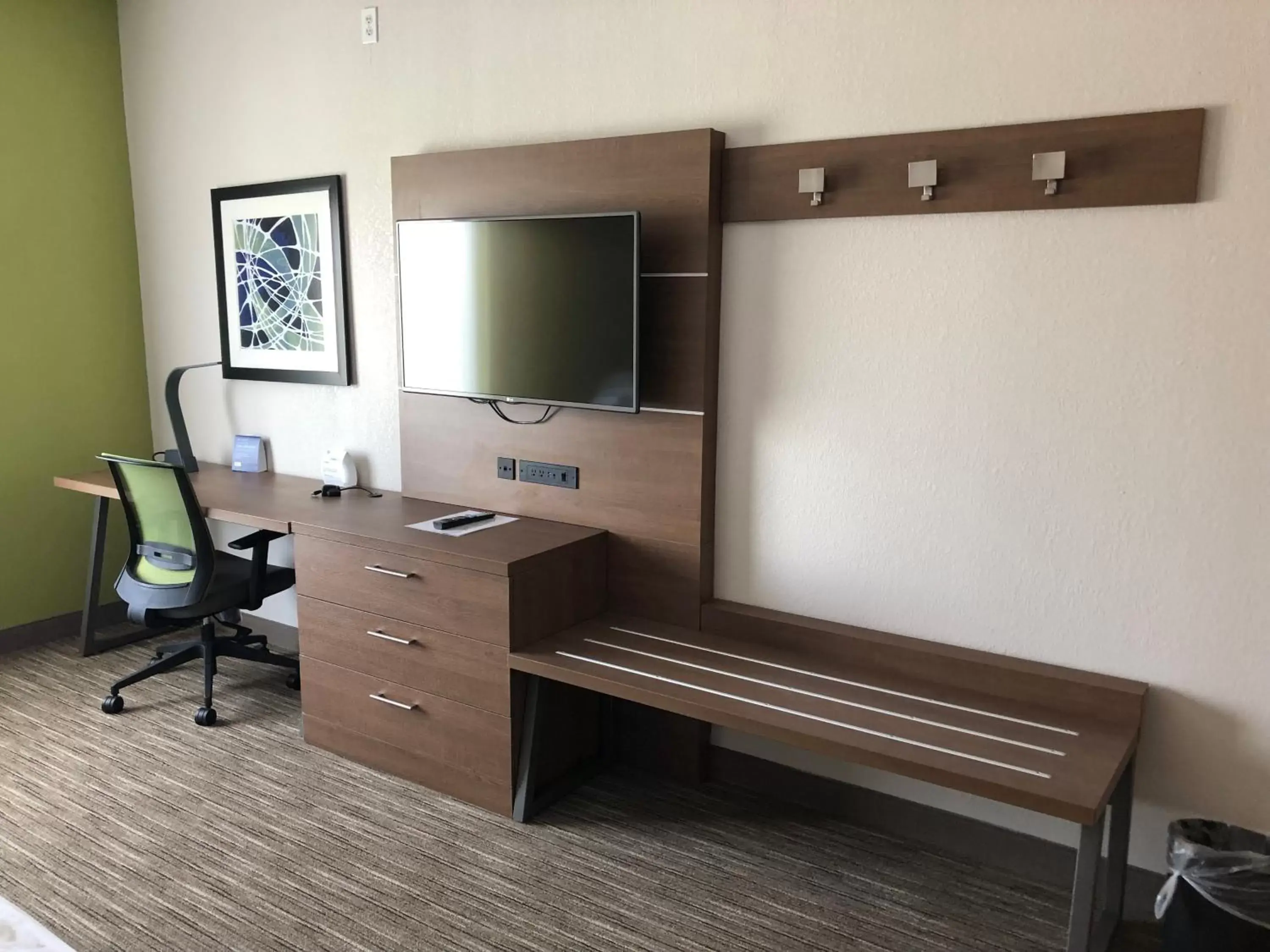 TV/Entertainment Center in Holiday Inn Express Hotel & Suites Franklin, an IHG Hotel