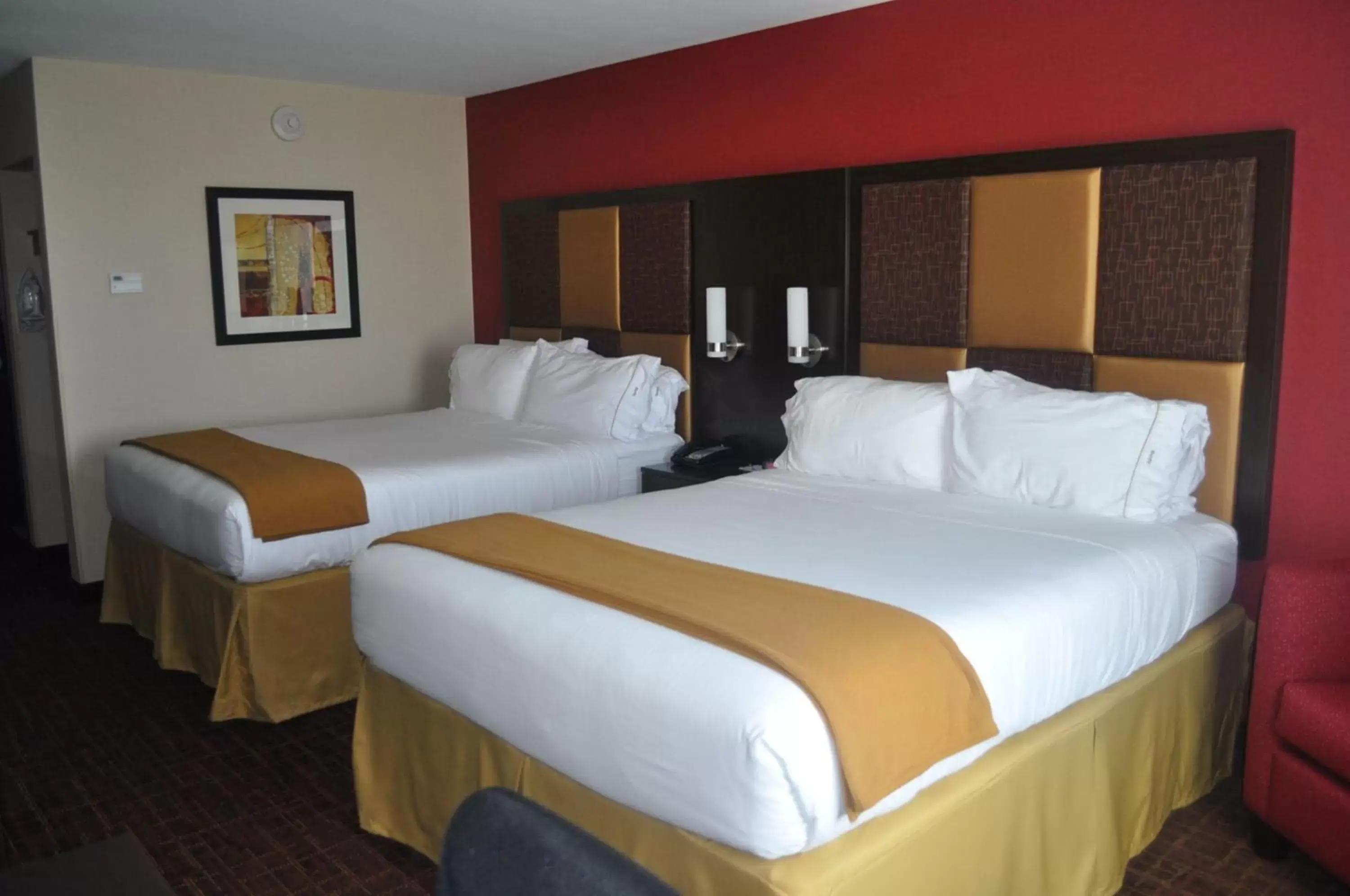 Photo of the whole room, Bed in Holiday Inn Express Greensburg, an IHG Hotel