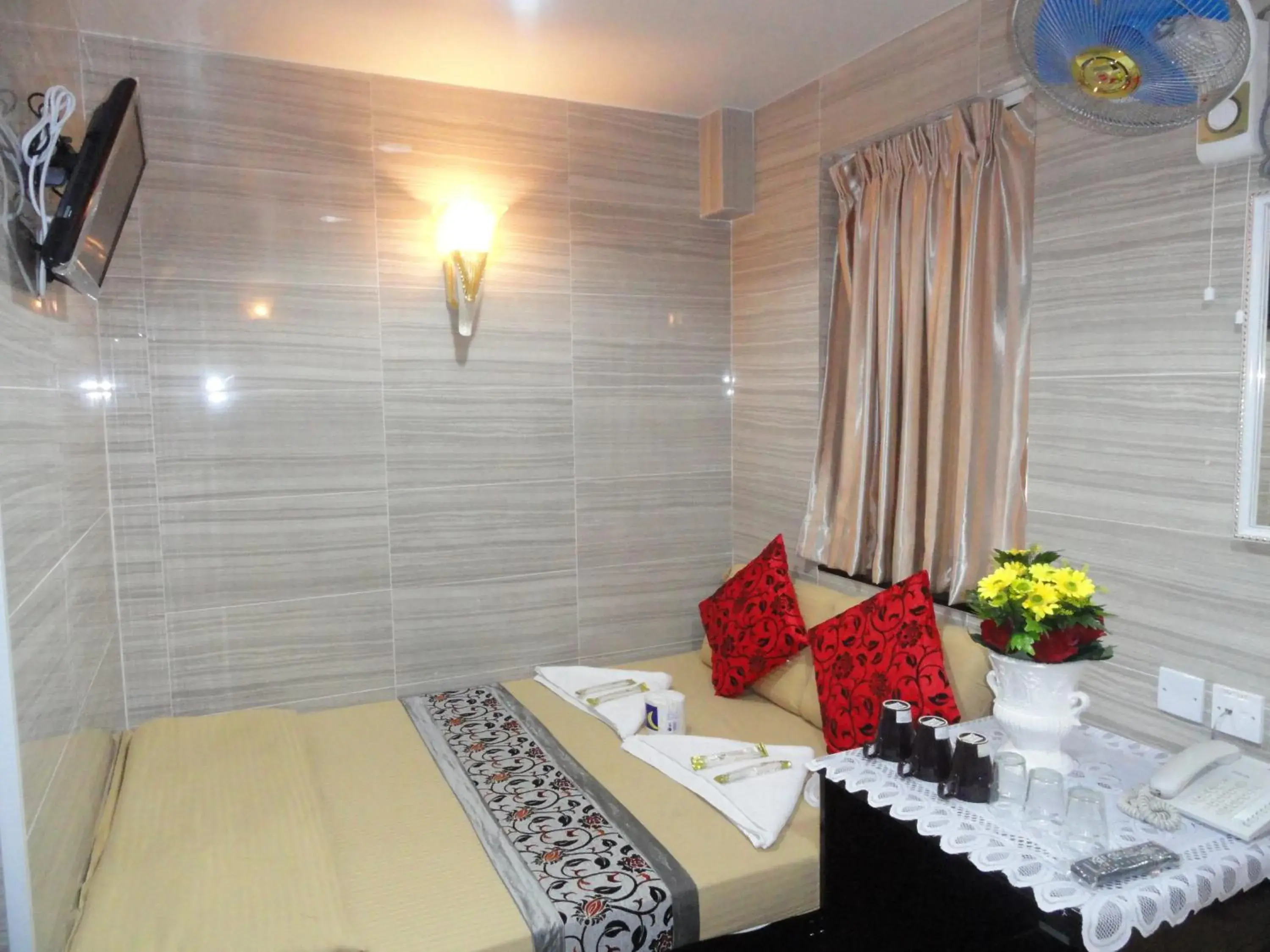 Photo of the whole room, Bed in Dhillon Guest House