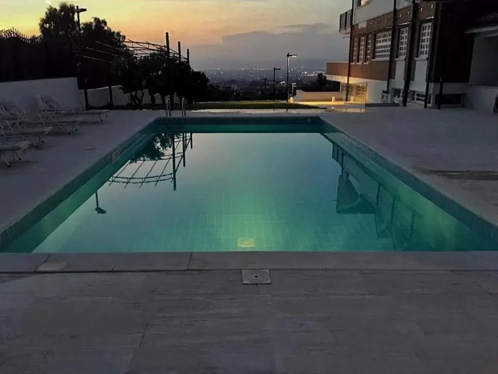 Swimming Pool in Villa vicino Napoli