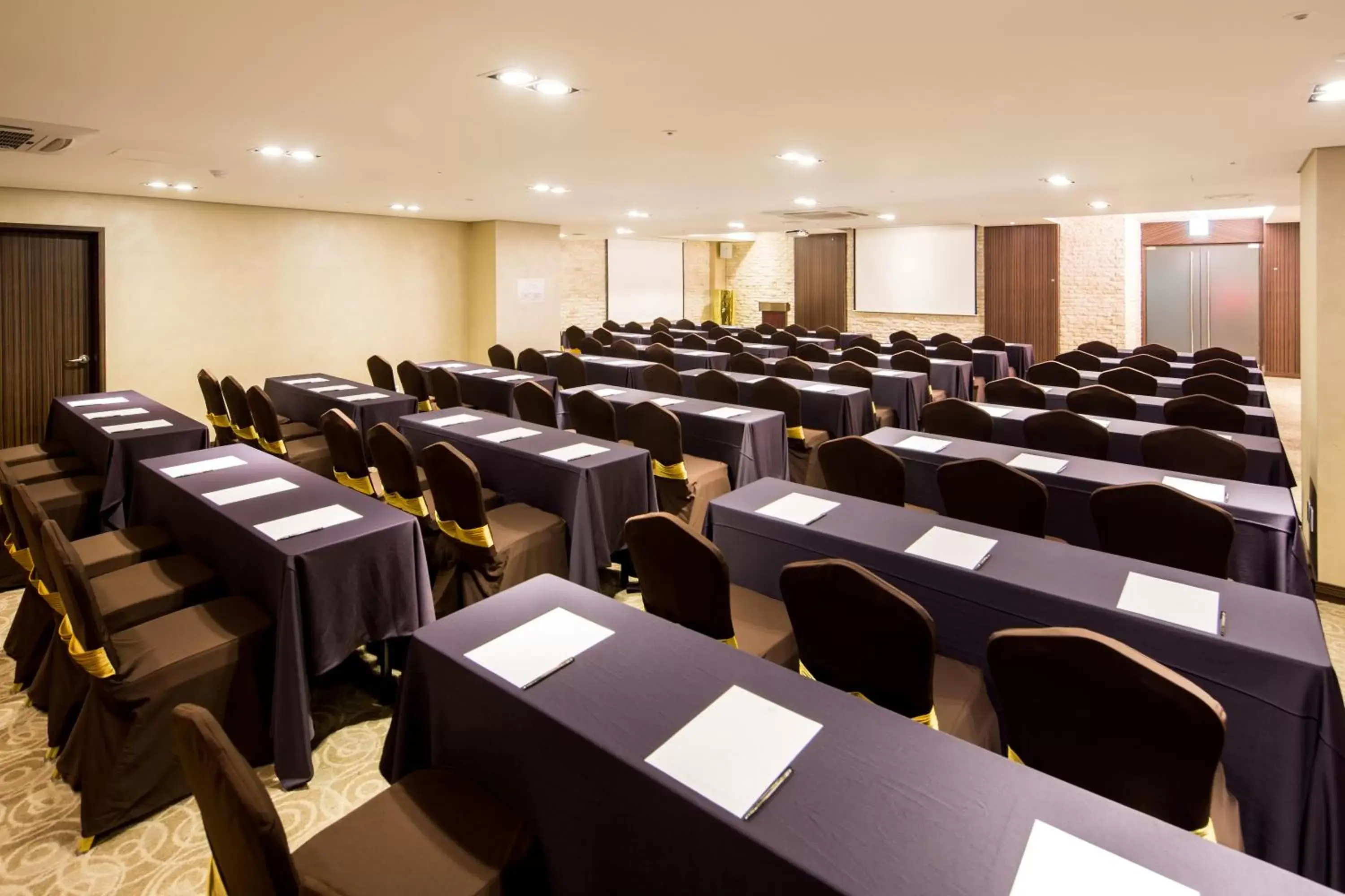 Business facilities in Golden Seoul Hotel