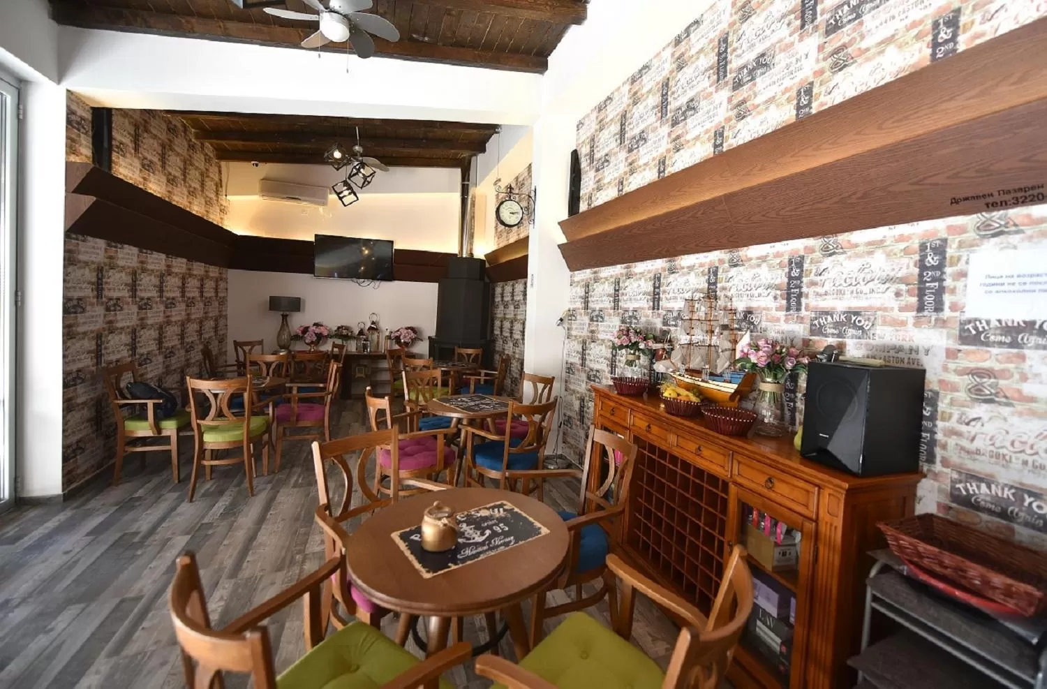 Restaurant/Places to Eat in Villa Nina Hotel & Lounge bar