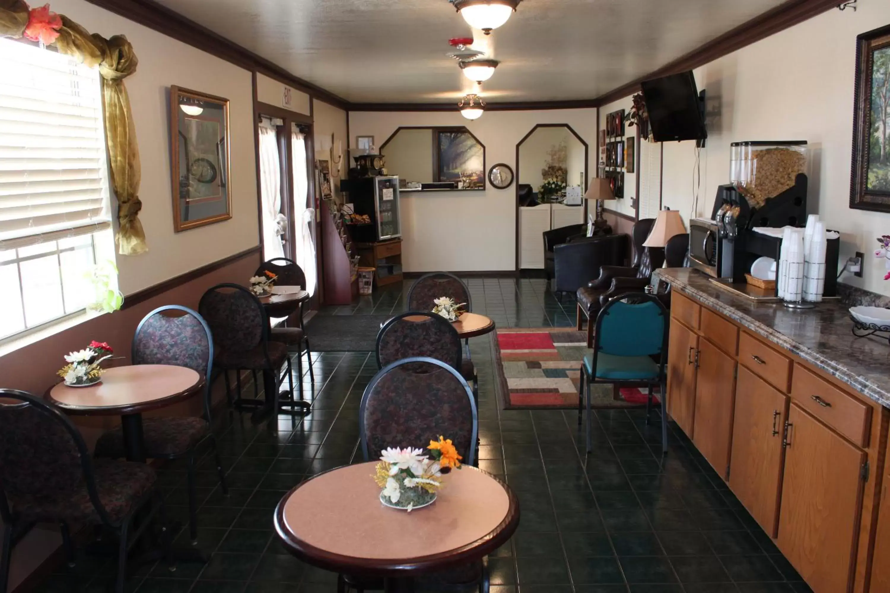 Lobby or reception, Restaurant/Places to Eat in Regency Inn Eureka Springs