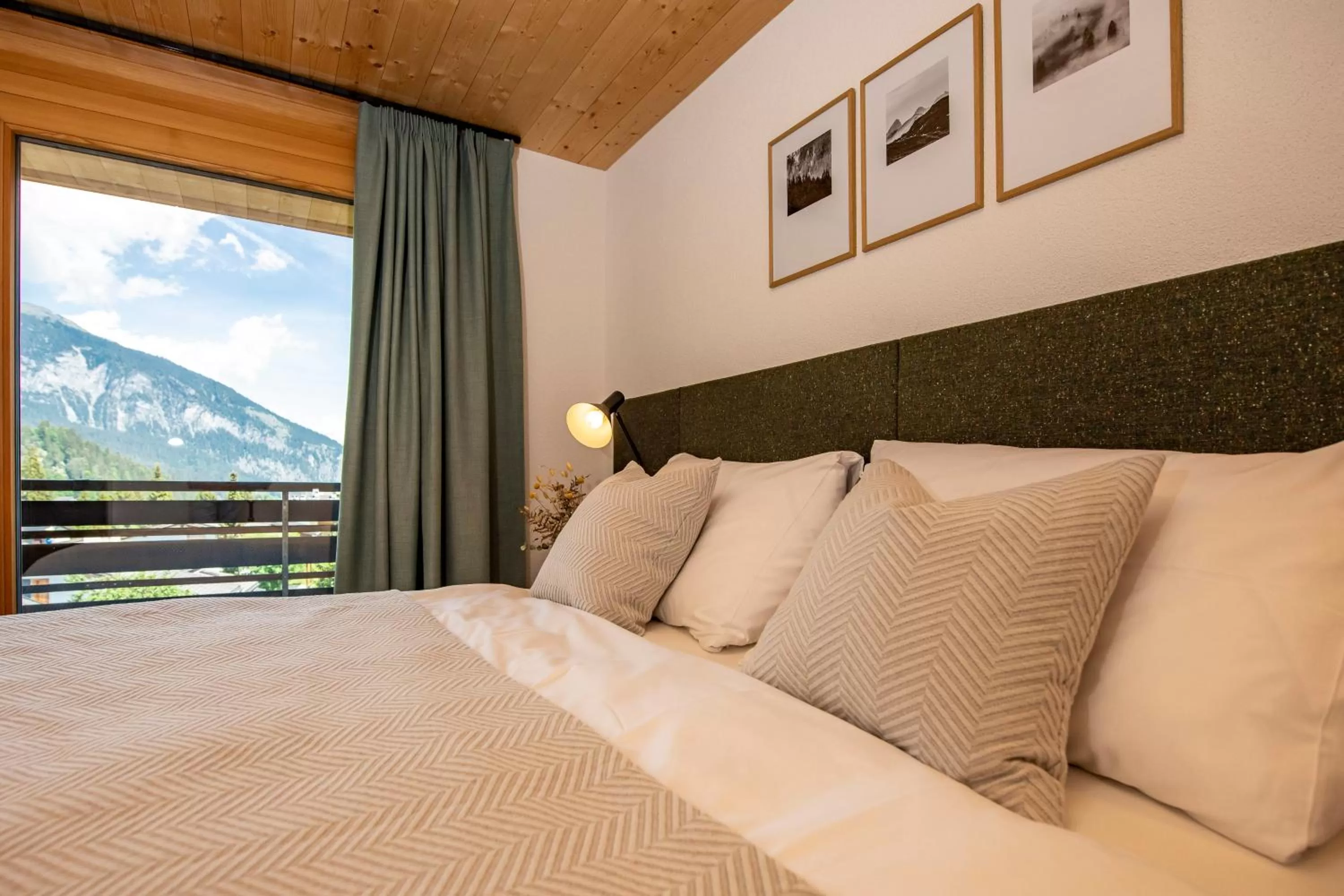 View (from property/room), Bed in Flem Mountain Lodge