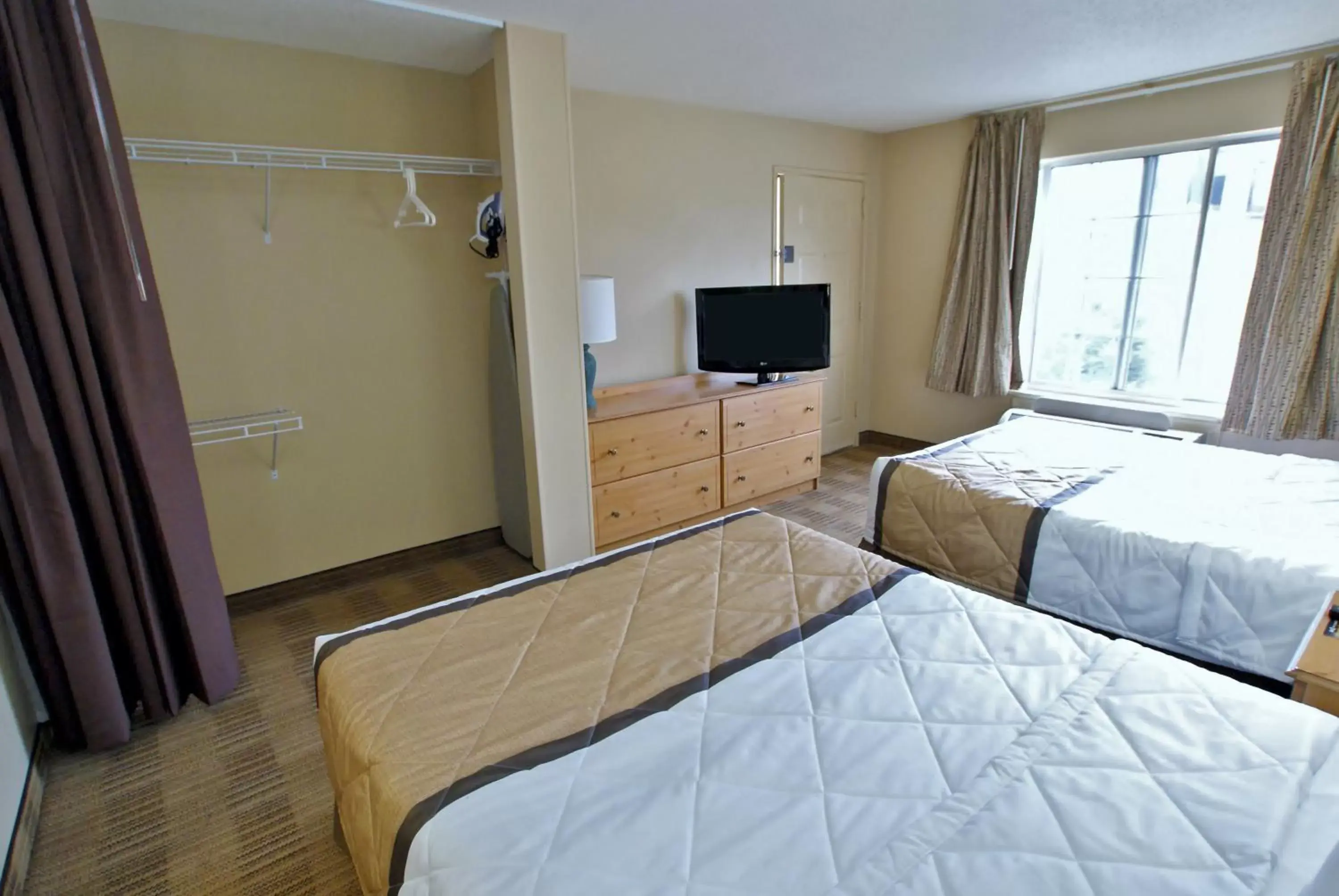 TV and multimedia, Bed in Extended Stay America Suites - Atlanta - Cumberland Mall