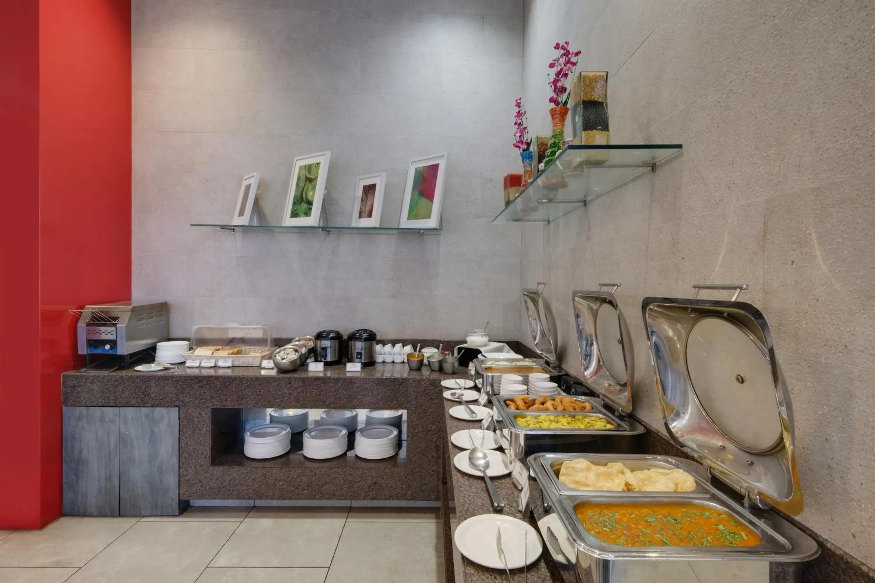 Coffee/tea facilities in 7 Apple Hotel, Vadodara