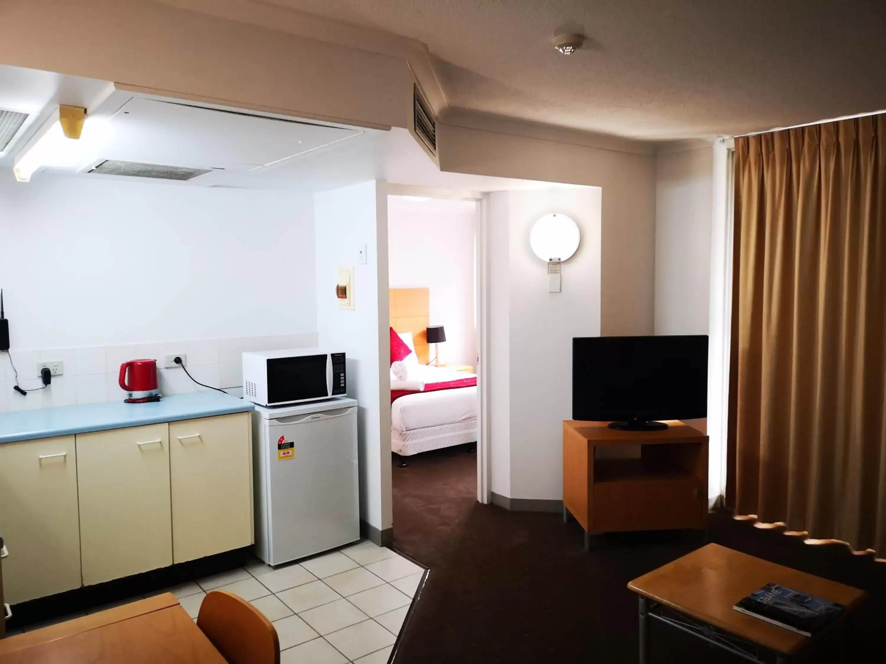 Kitchen/Kitchenette in Abbey On Roma Hotel & Apartments