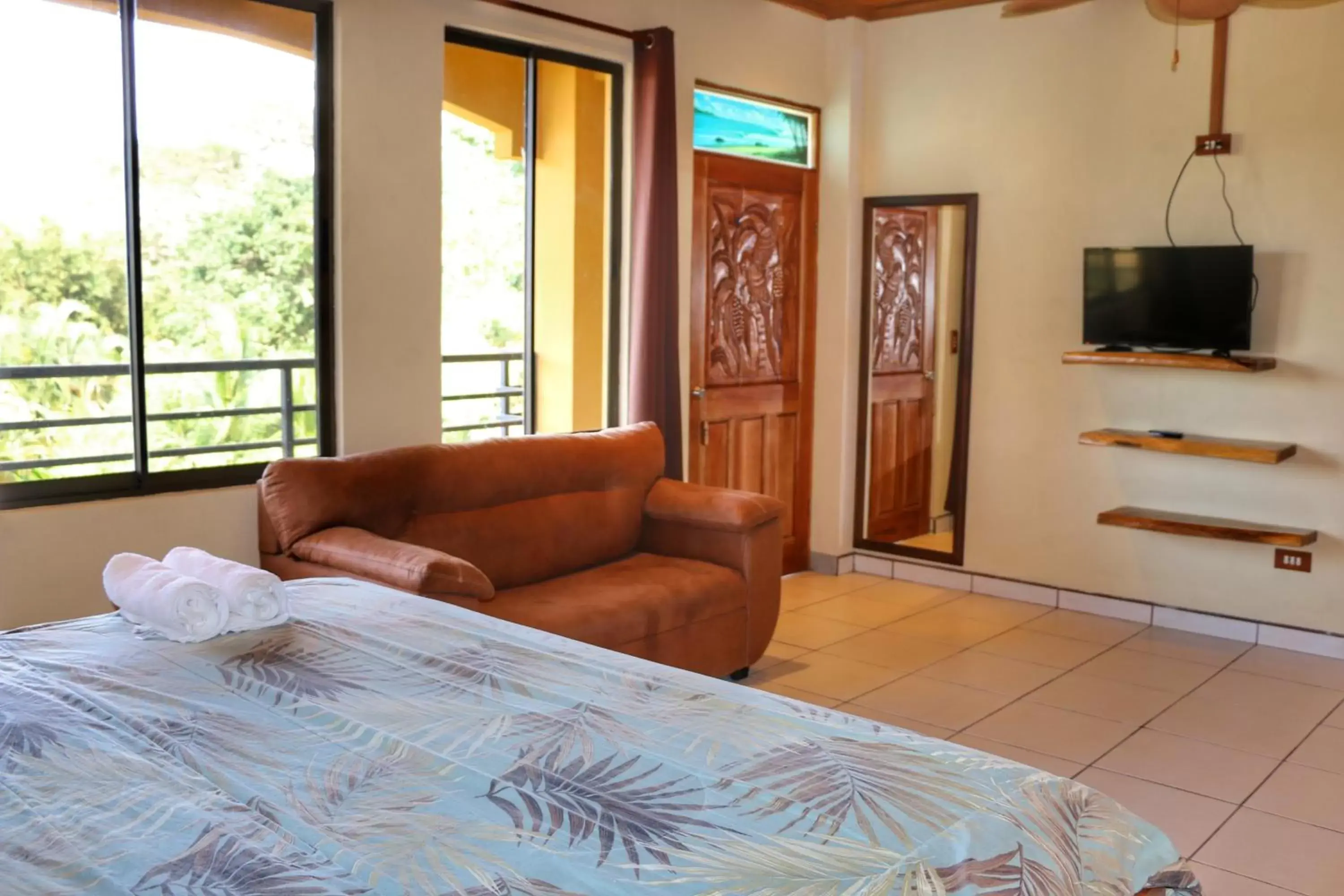 Bed, Seating Area in Pacifico Loft Hotel