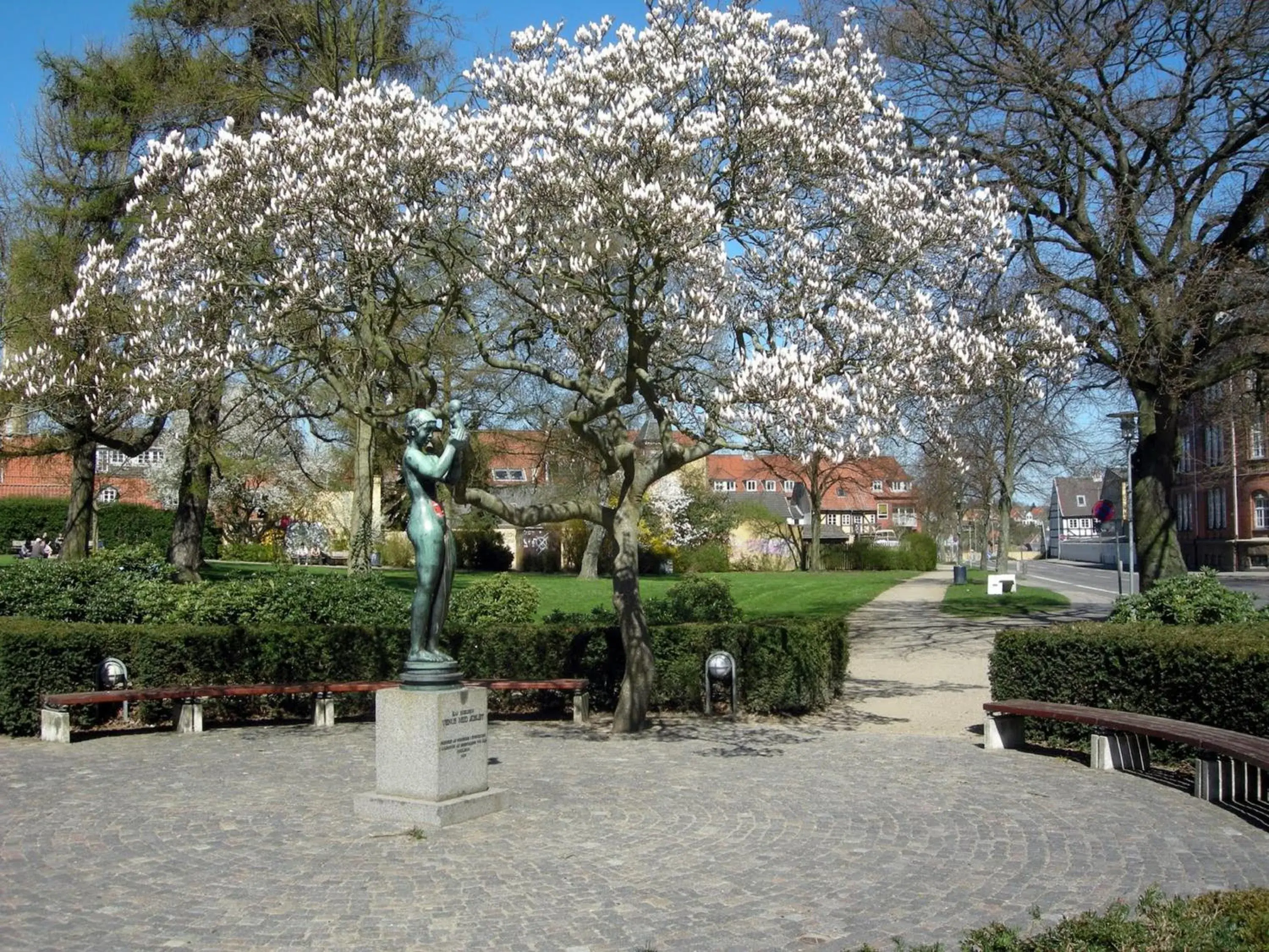 Neighbourhood, Garden in Hotel Garni