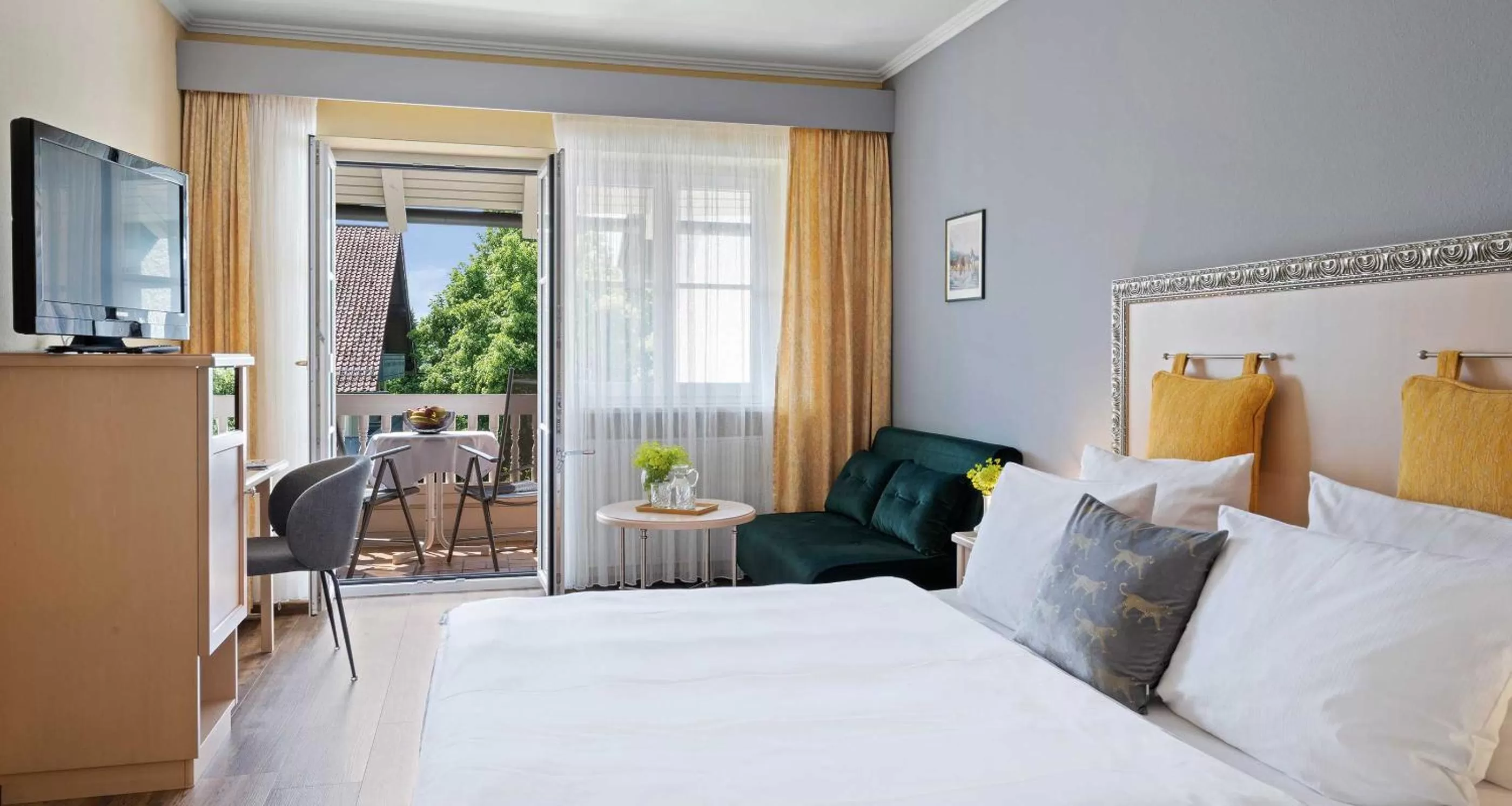 Bed in Hotel St Leonhard