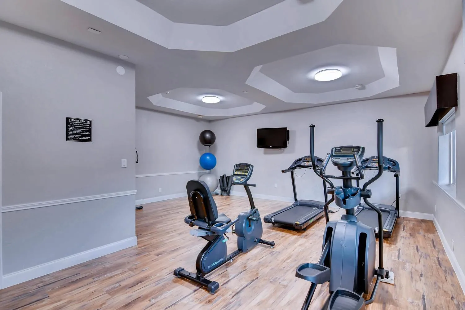 Fitness centre/facilities in Orangewood Inn and Suites Midtown
