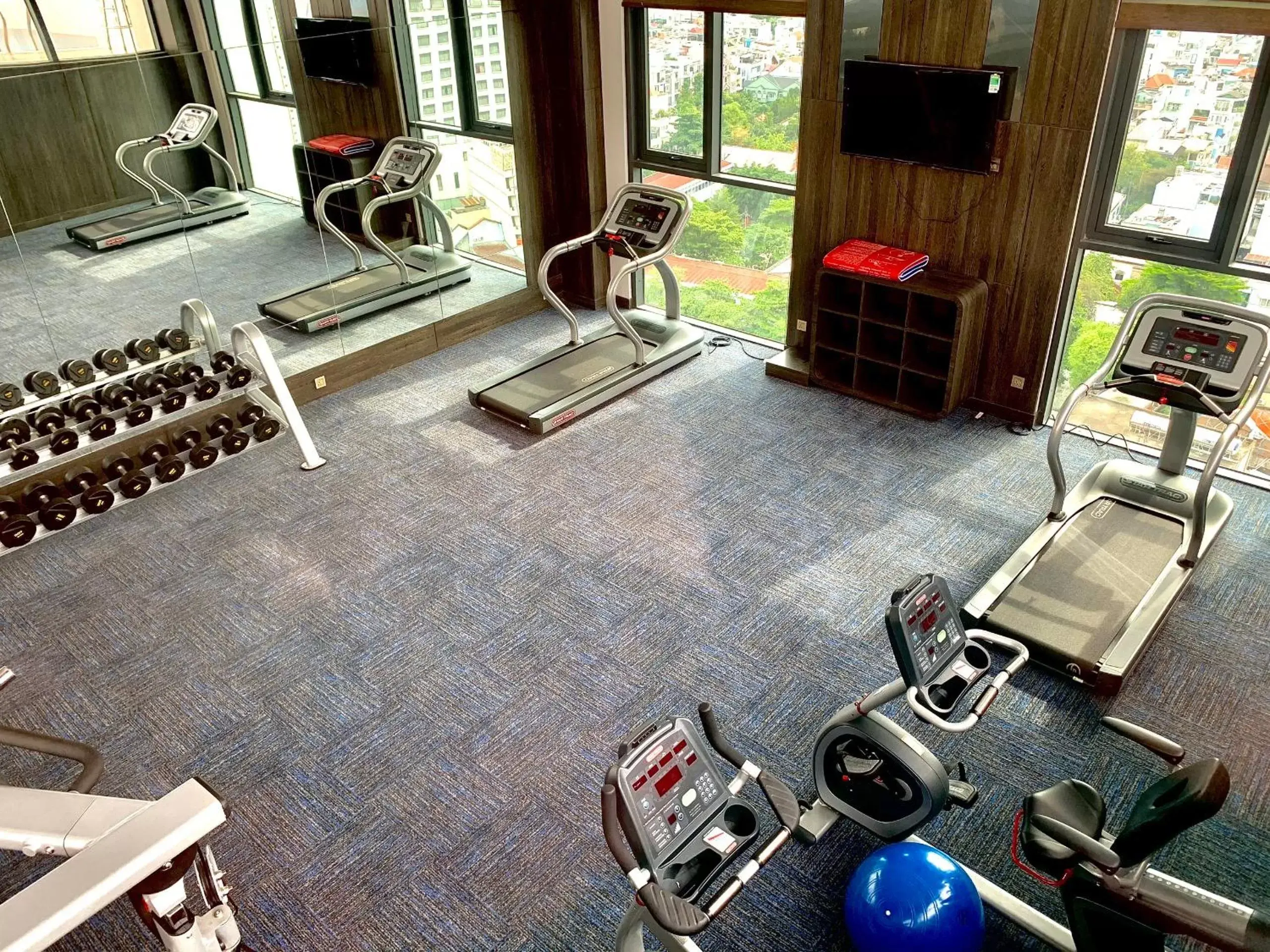 Fitness centre/facilities in Muong Thanh Luxury Saigon Hotel Fitness centre/facilities in Muong Thanh Luxury Saigon Hotel